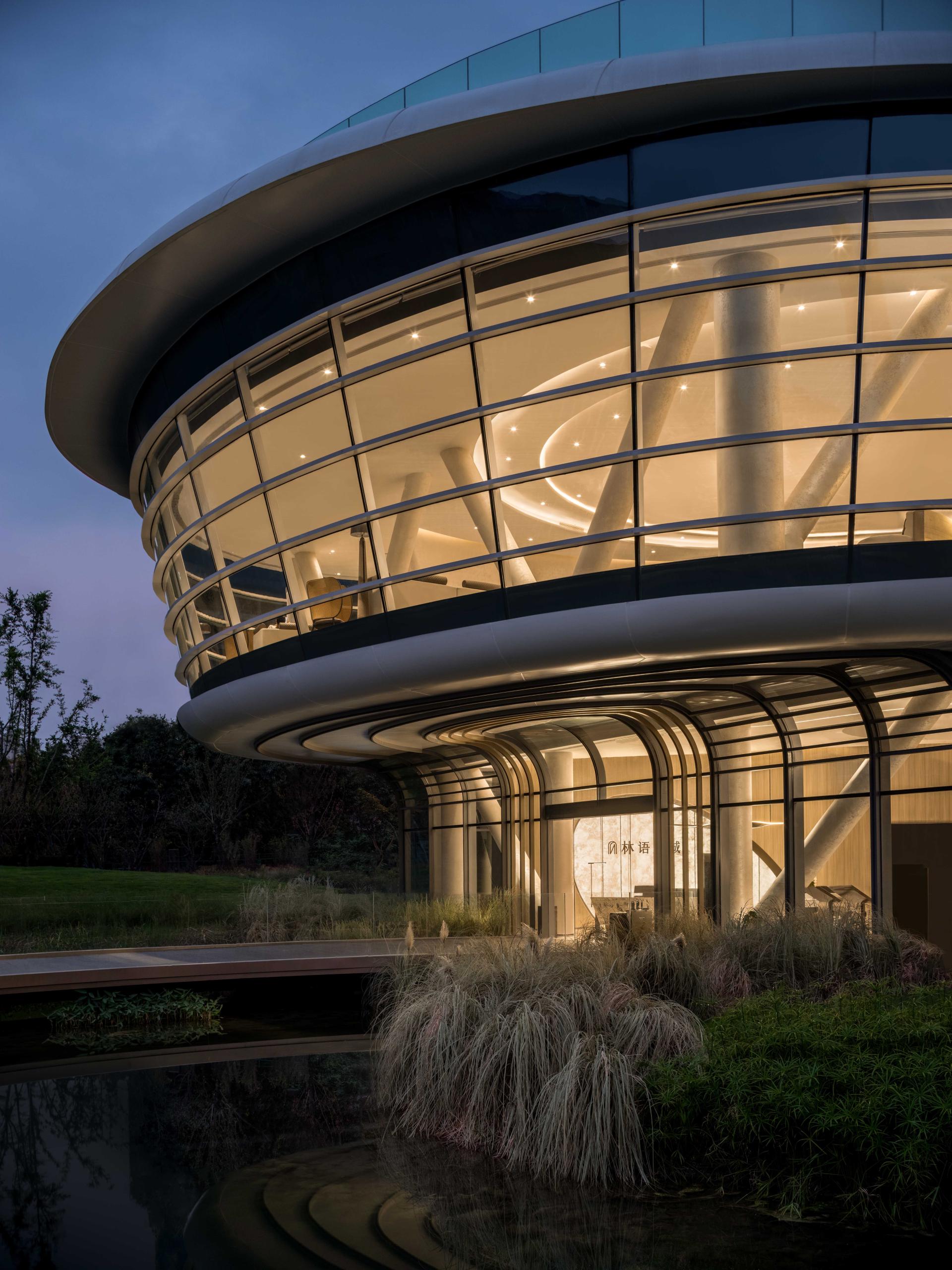 London Design Awards Winner - Chengdu Renju International Trade · Linyu uptown Marketing C