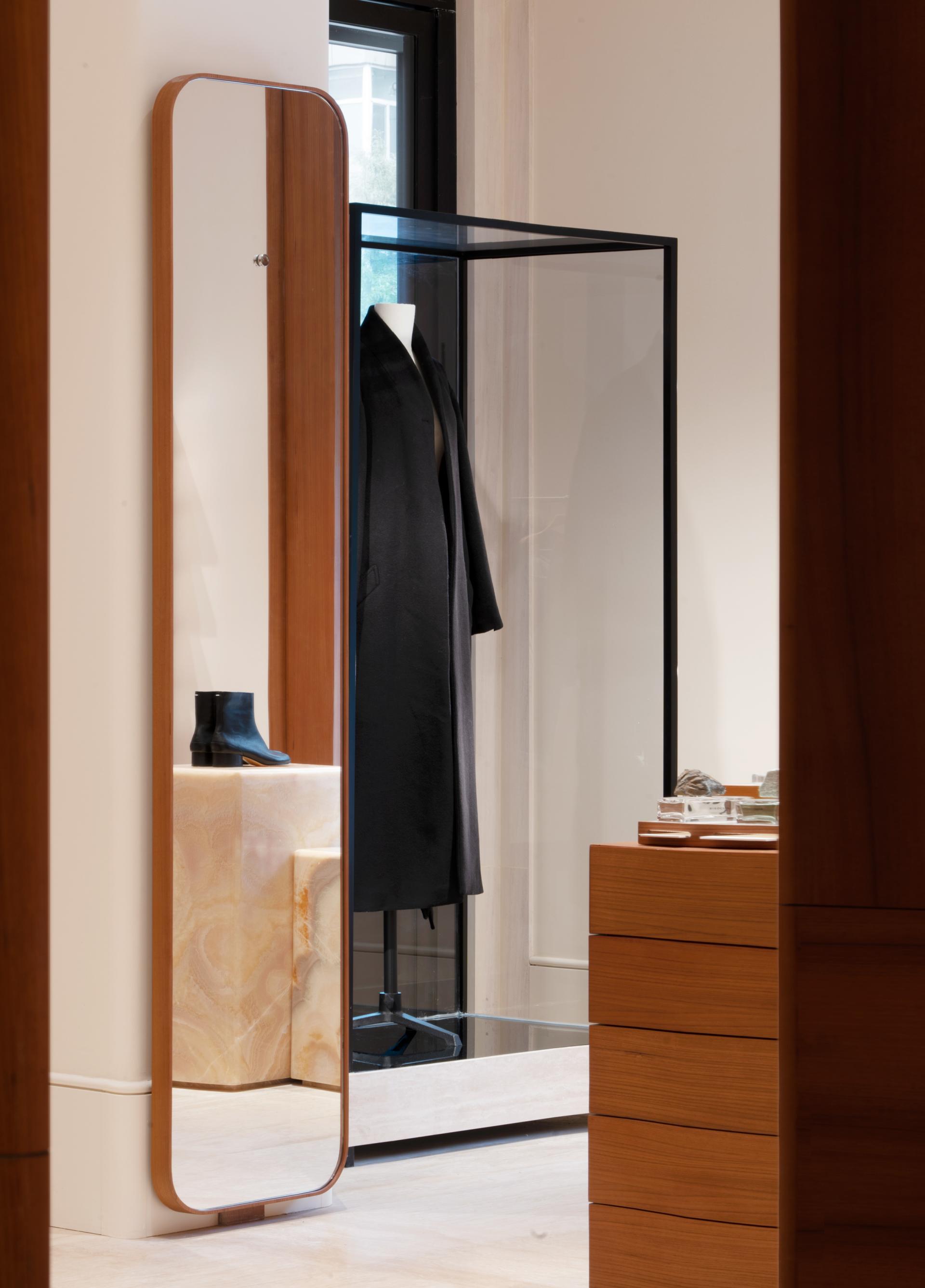 London Design Awards Winner - RENATHING Clothing Store