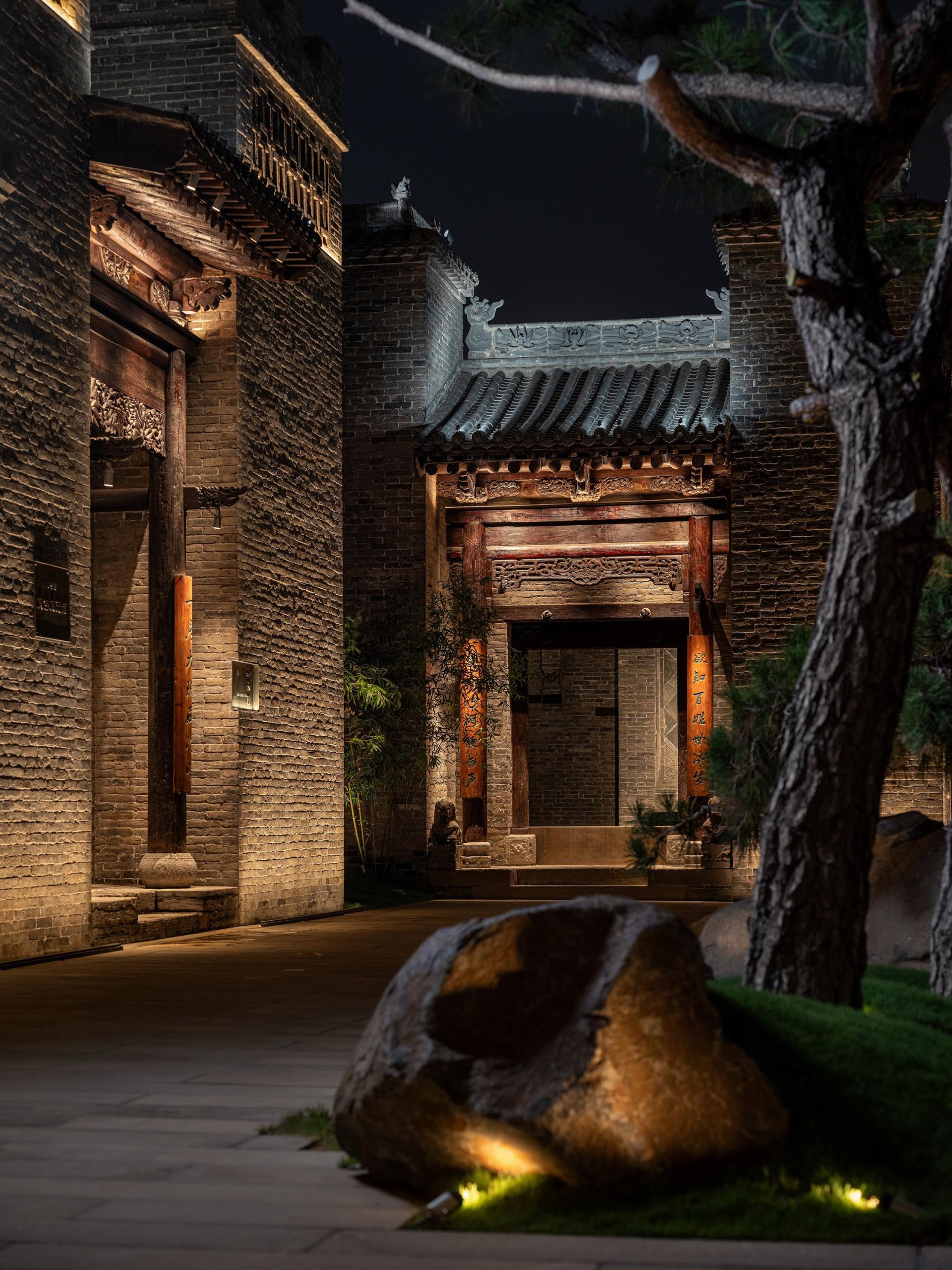 London Design Awards Winner - Ancient City Grand Courtyard Secluded Luxury Hotel