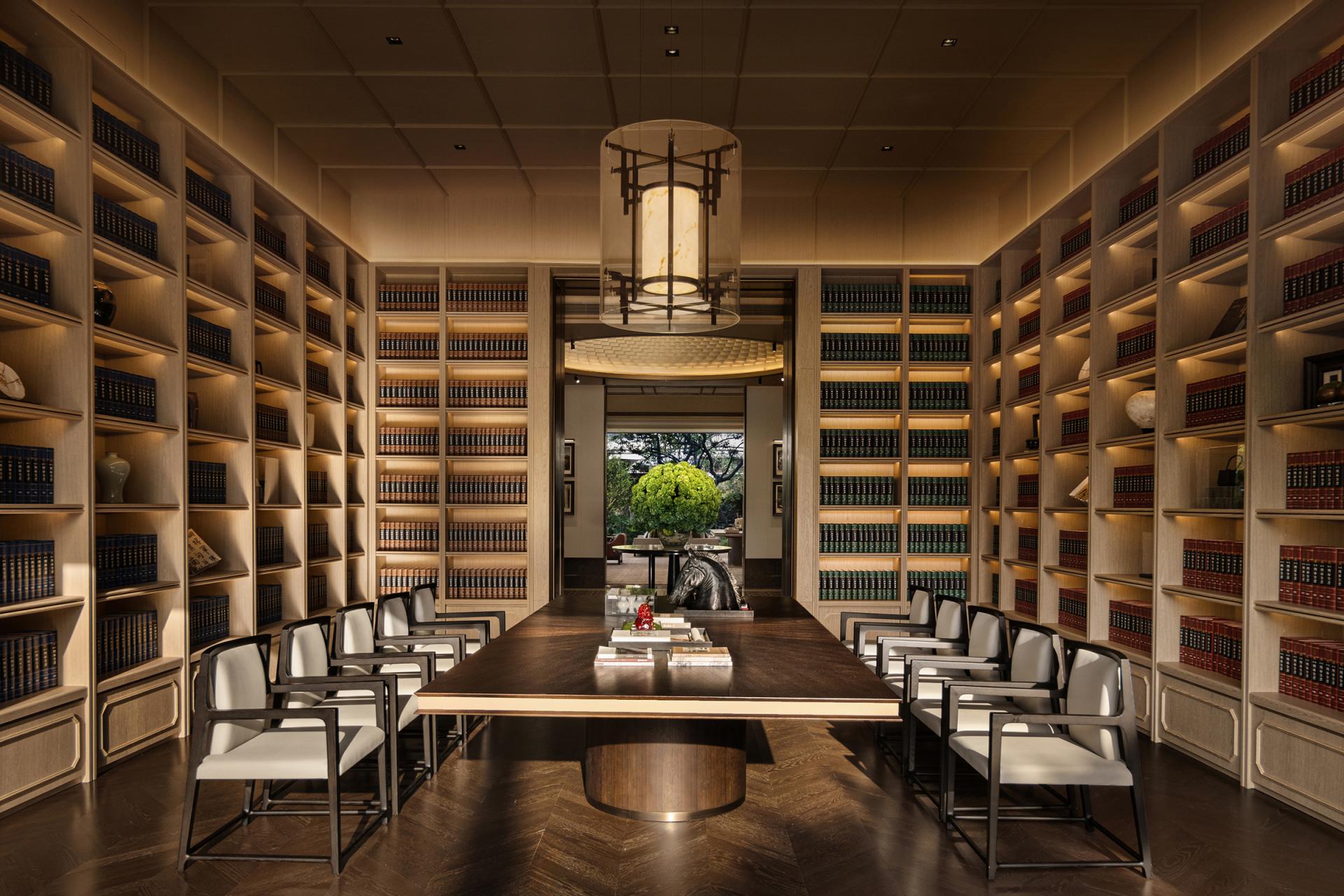 London Design Awards Winner - Panyu Jiaotou Greentown Riverside Mansion