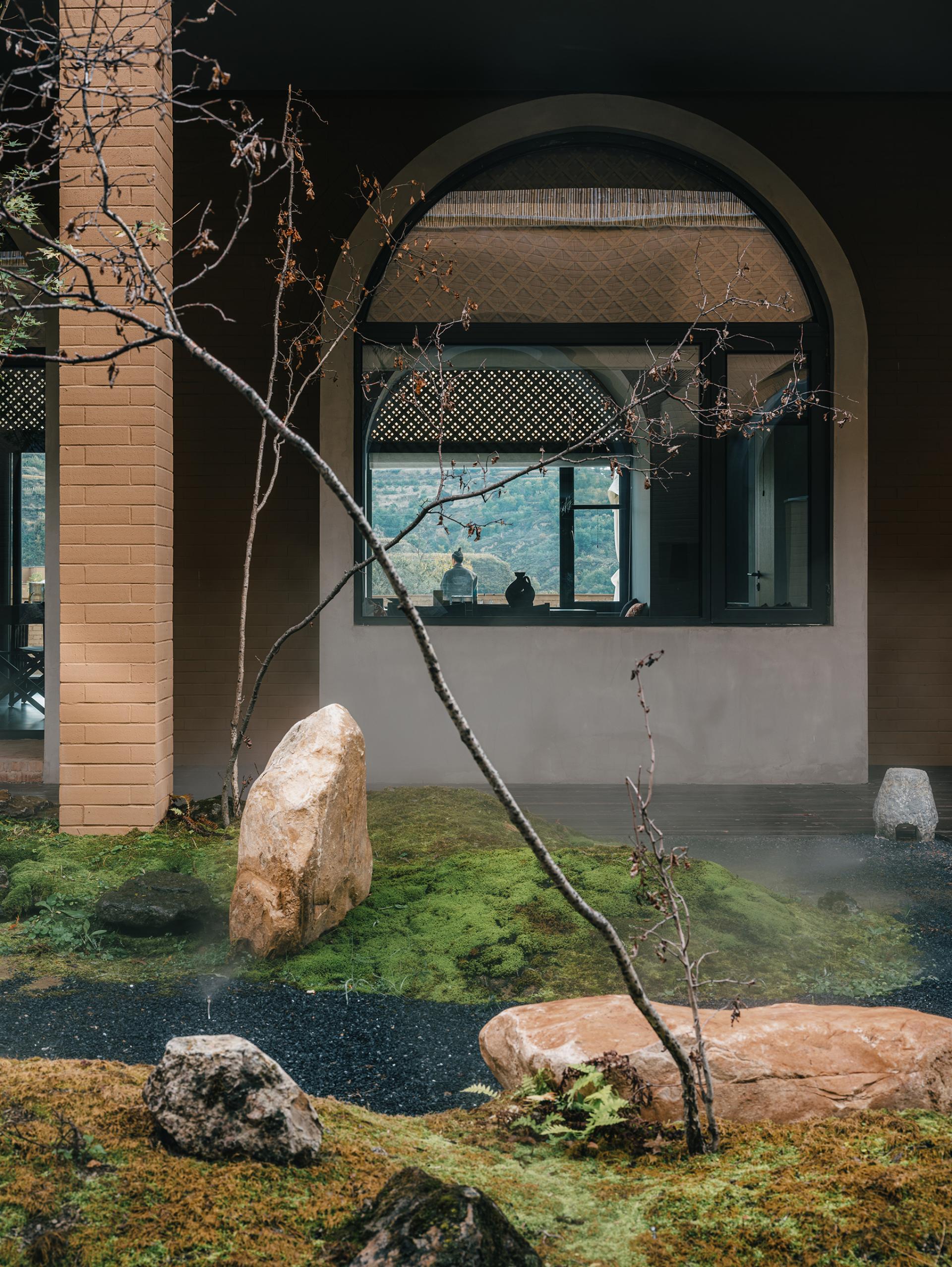 London Design Awards Winner - Blooming Sanctuary, A Rustic Getaway