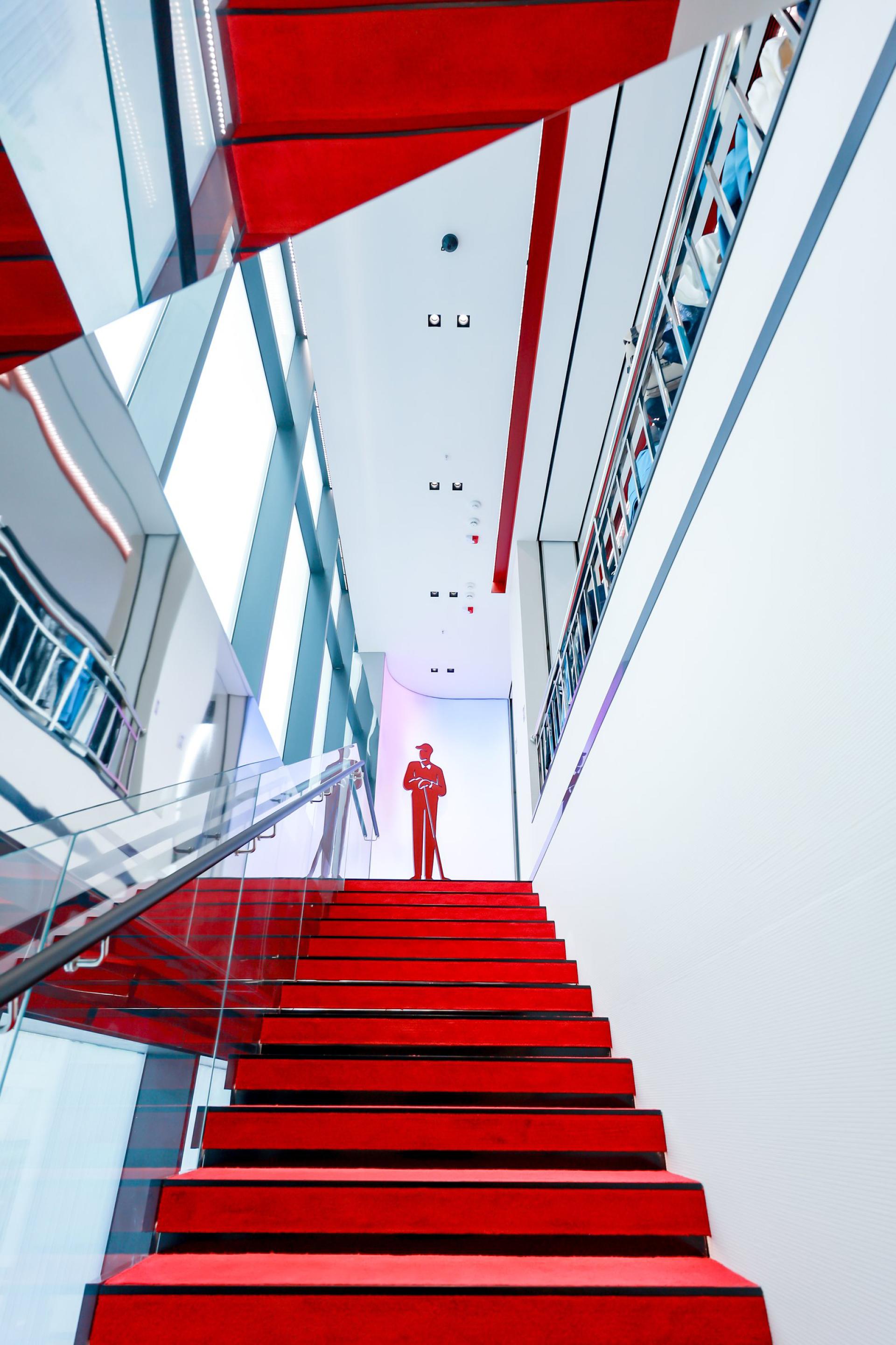 London Design Awards Winner - BIEMLOFEN Global Pioneer Flagship Store