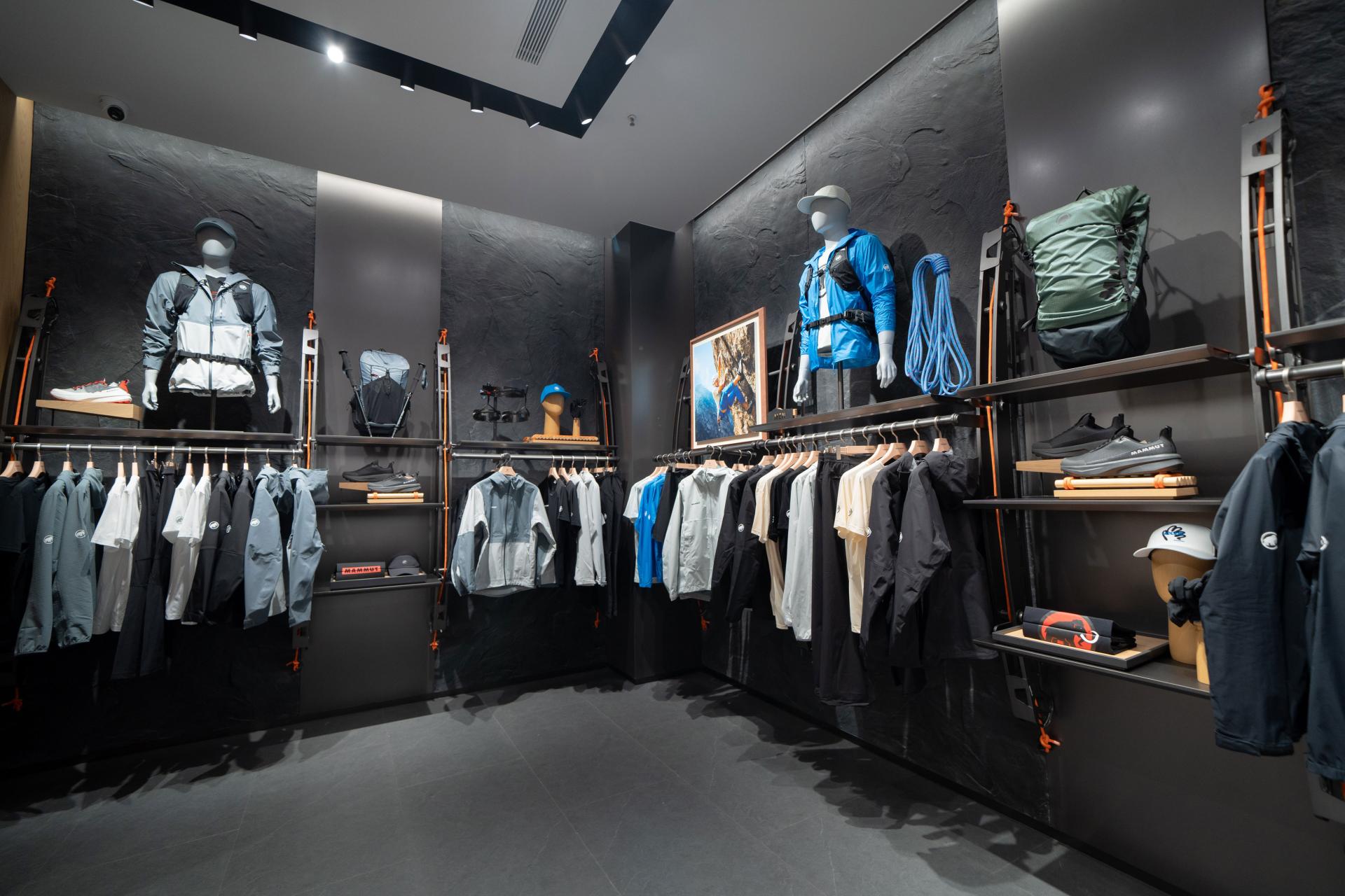 London Design Awards Winner - Mammut V5 Skyline Store
