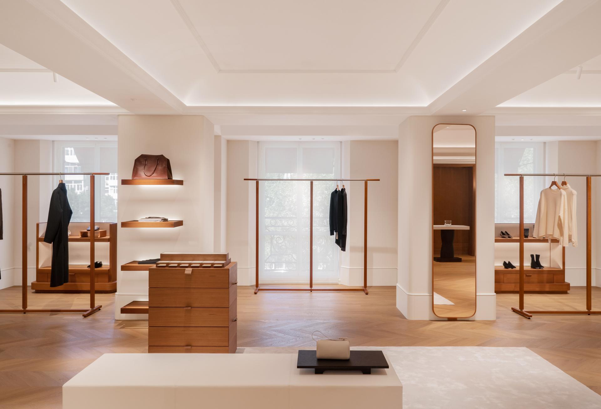 London Design Awards Winner - RENATHING Clothing Store