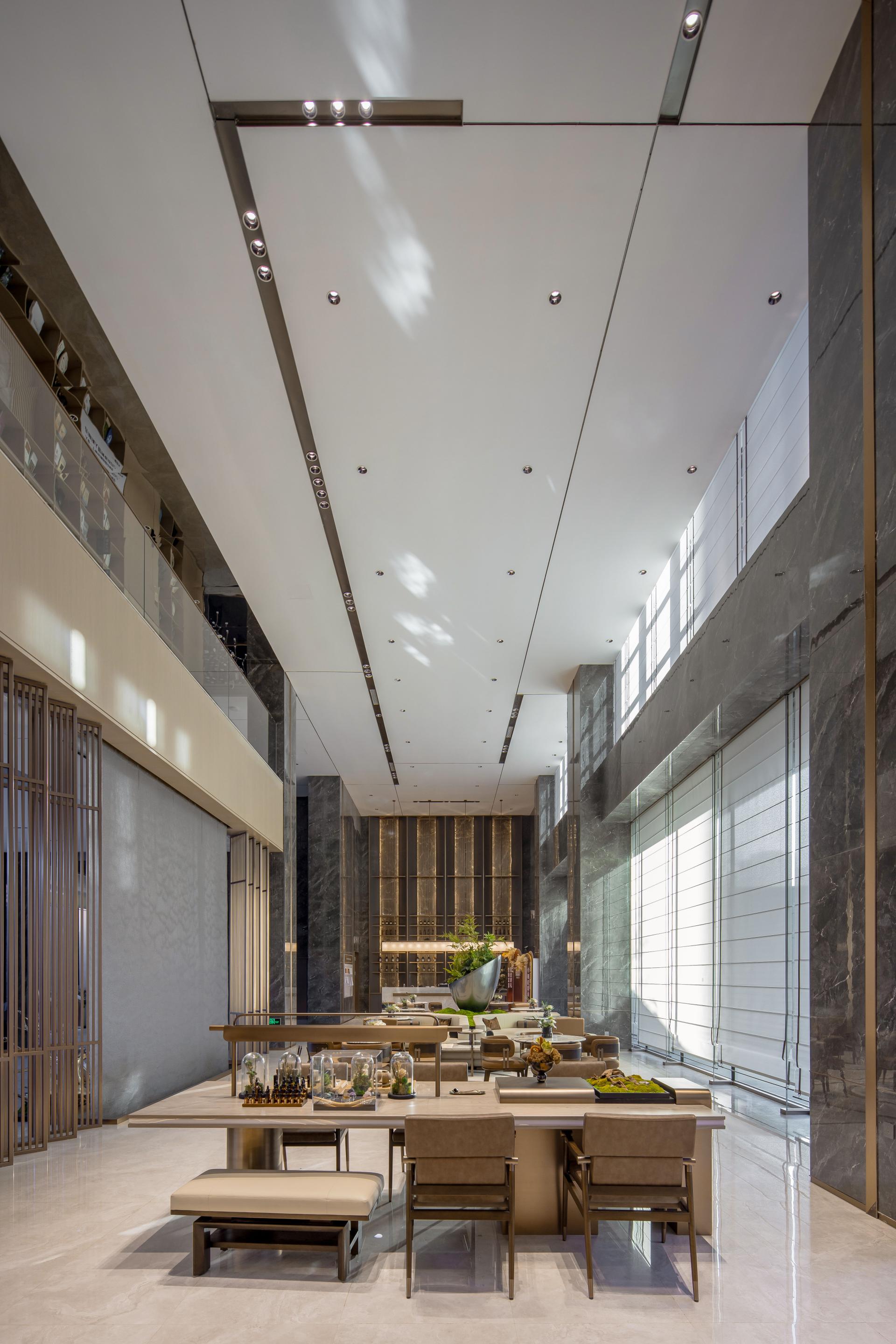 London Design Awards Winner - Second ye · Ruyi Guan Cheng