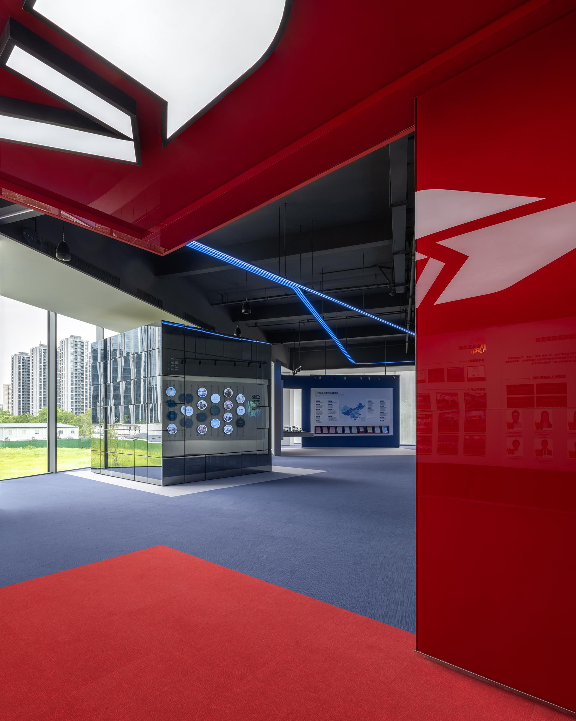 London Design Awards Winner - Hyperchain HQ Lobby & Showroom