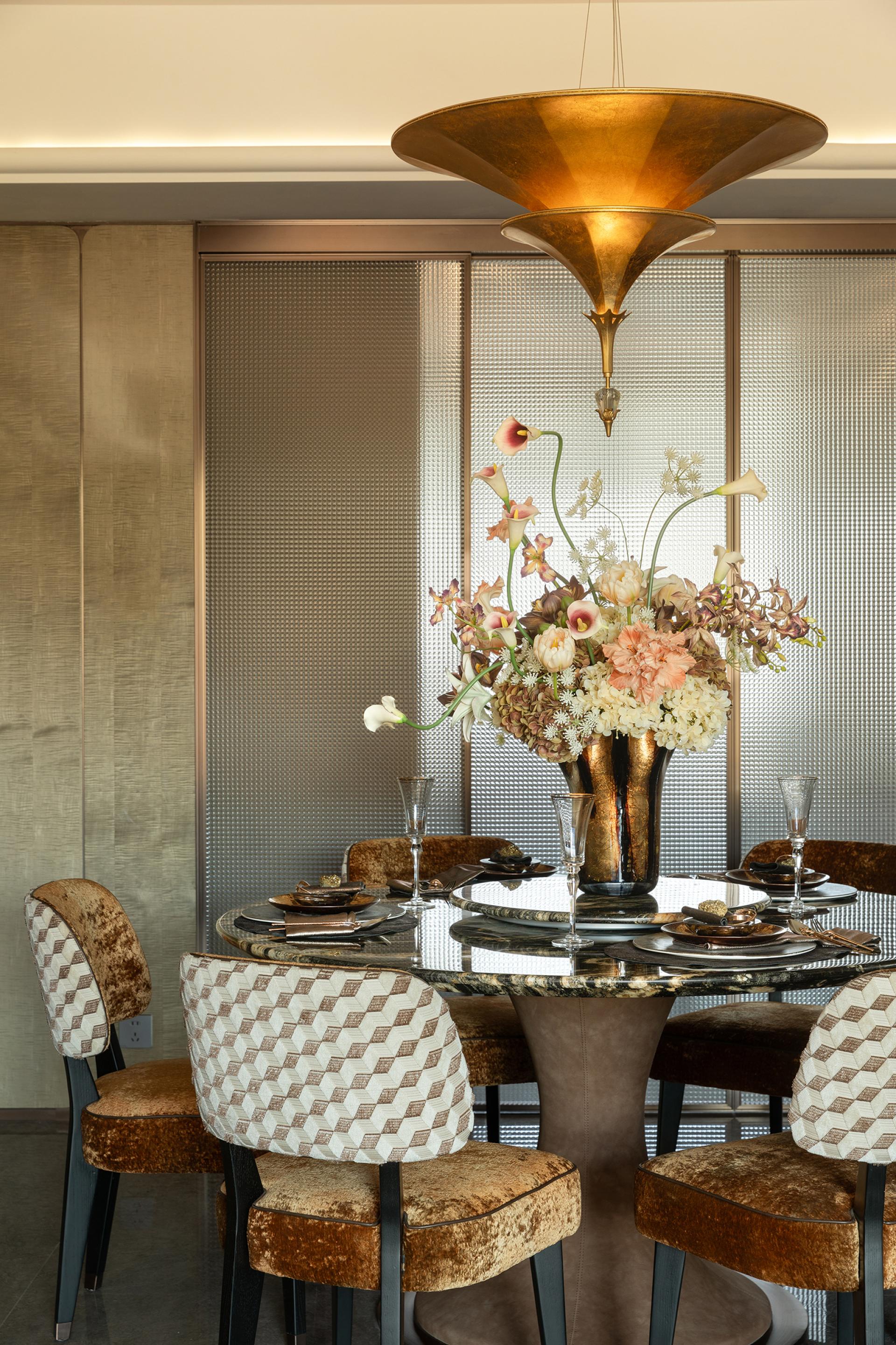 London Design Awards Winner -  Rongfa Jinyue Show Flat