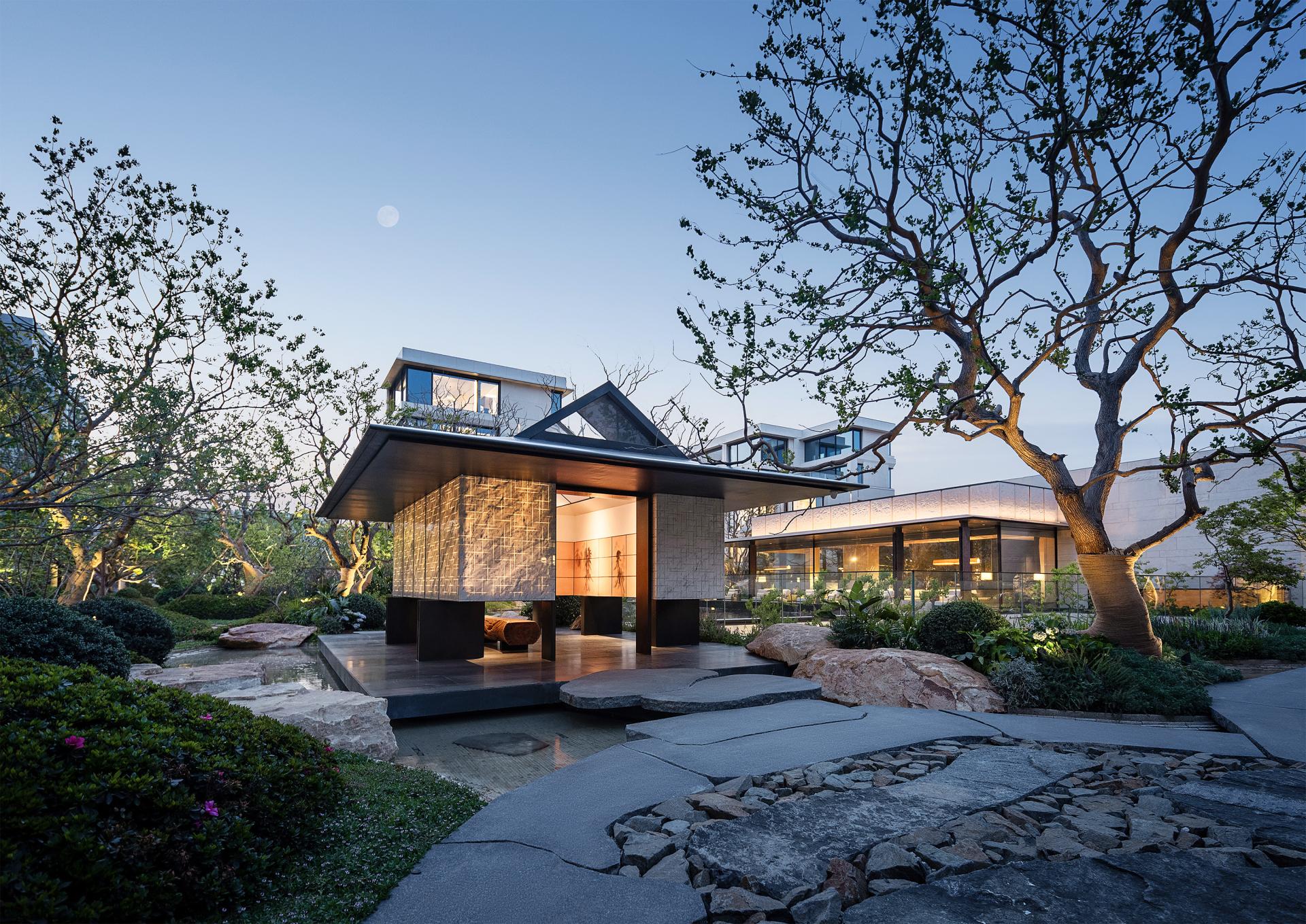 London Design Awards Winner - Mountains & Moon