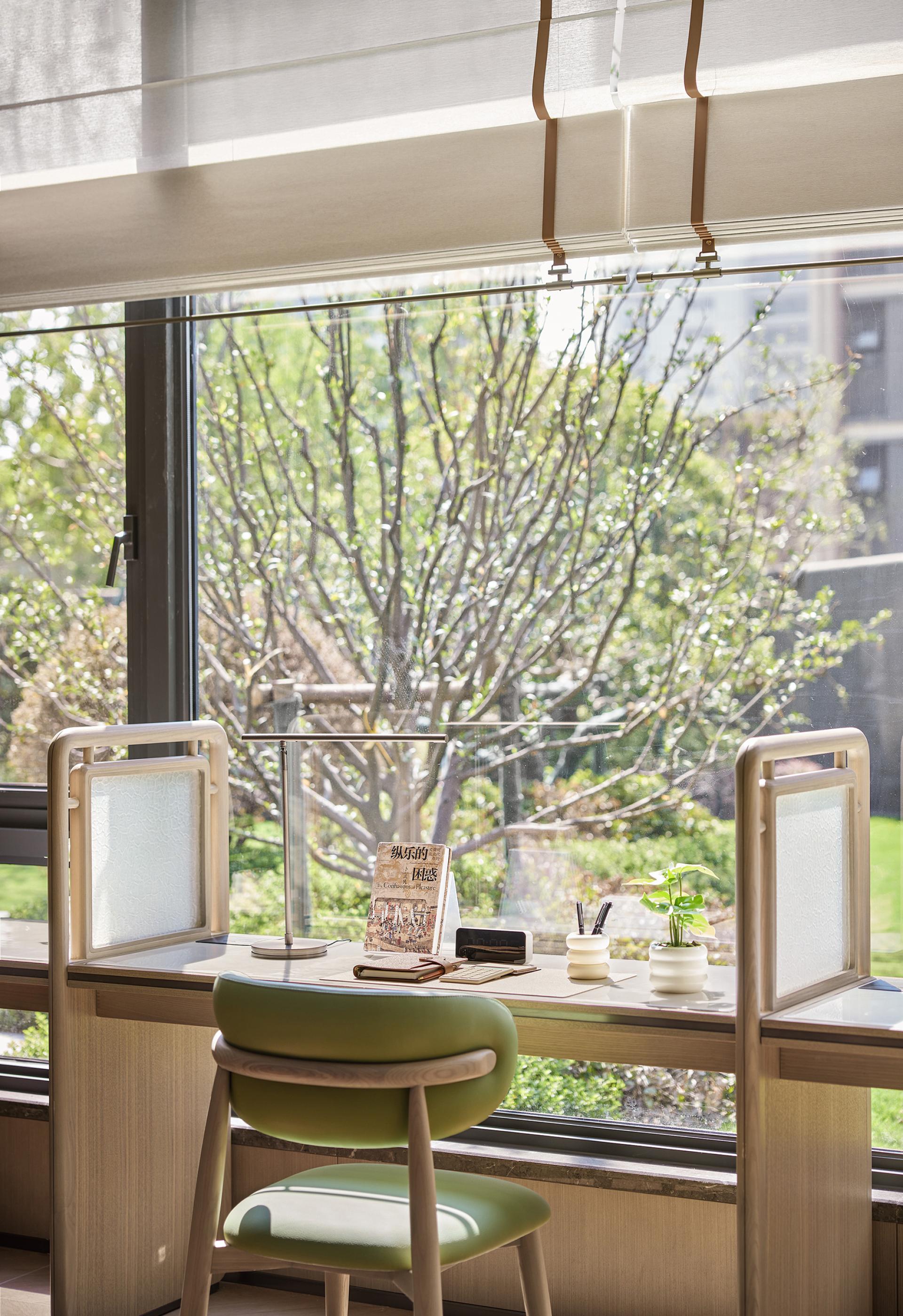 London Design Awards Winner - Lianfa Group&ITG Yue Shang Lu Ming Podium