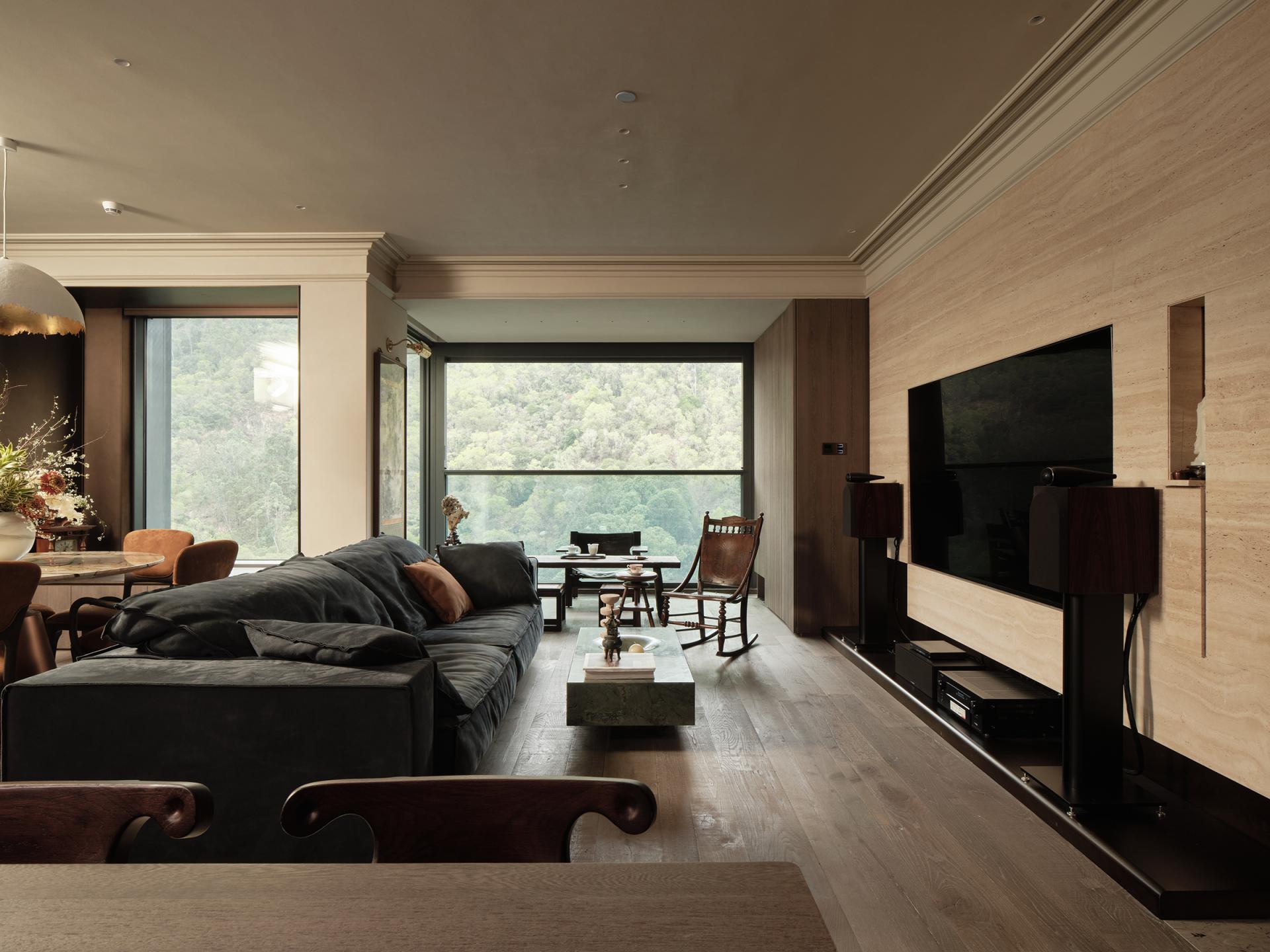 London Design Awards Winner - Mount Blue Private Residence