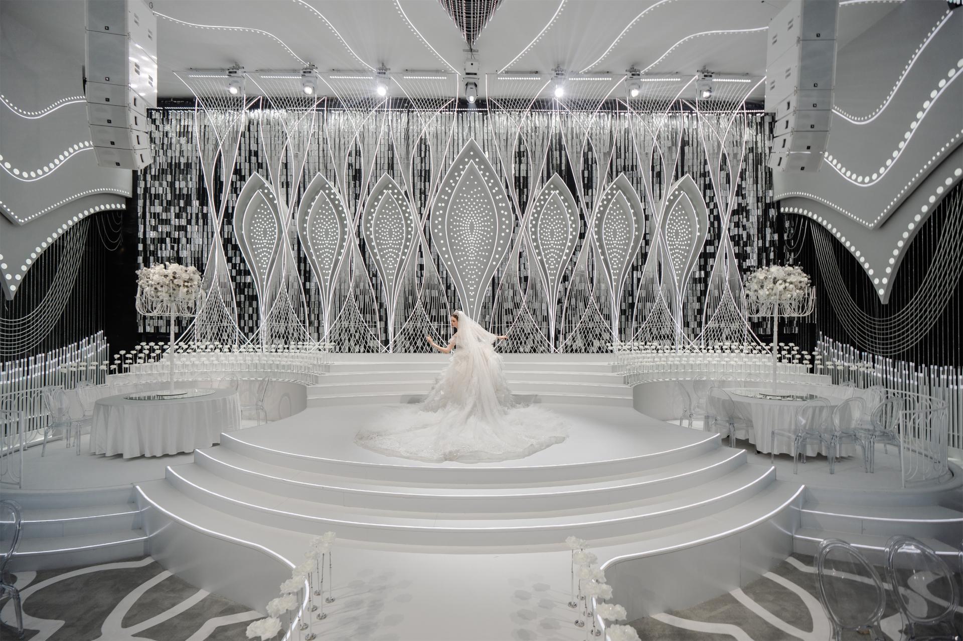 London Design Awards Winner - Dubai in the Milky Way