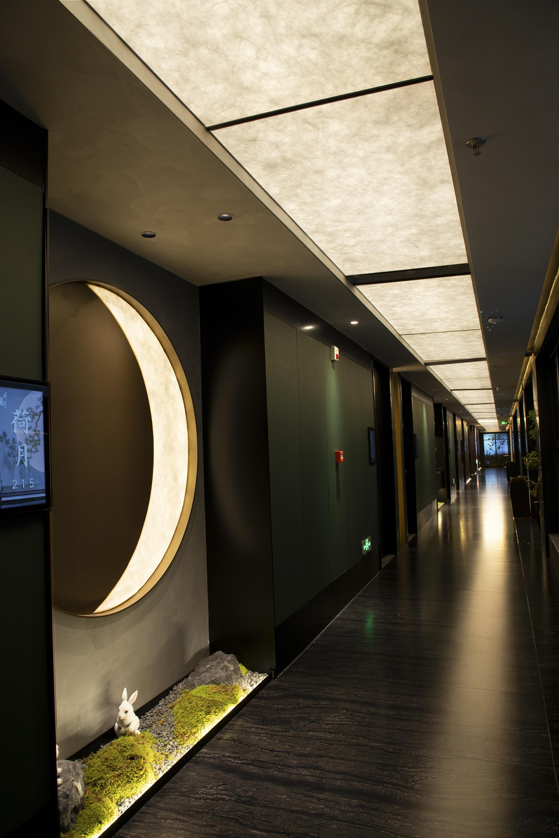 London Design Awards Winner - Moon Restaurant