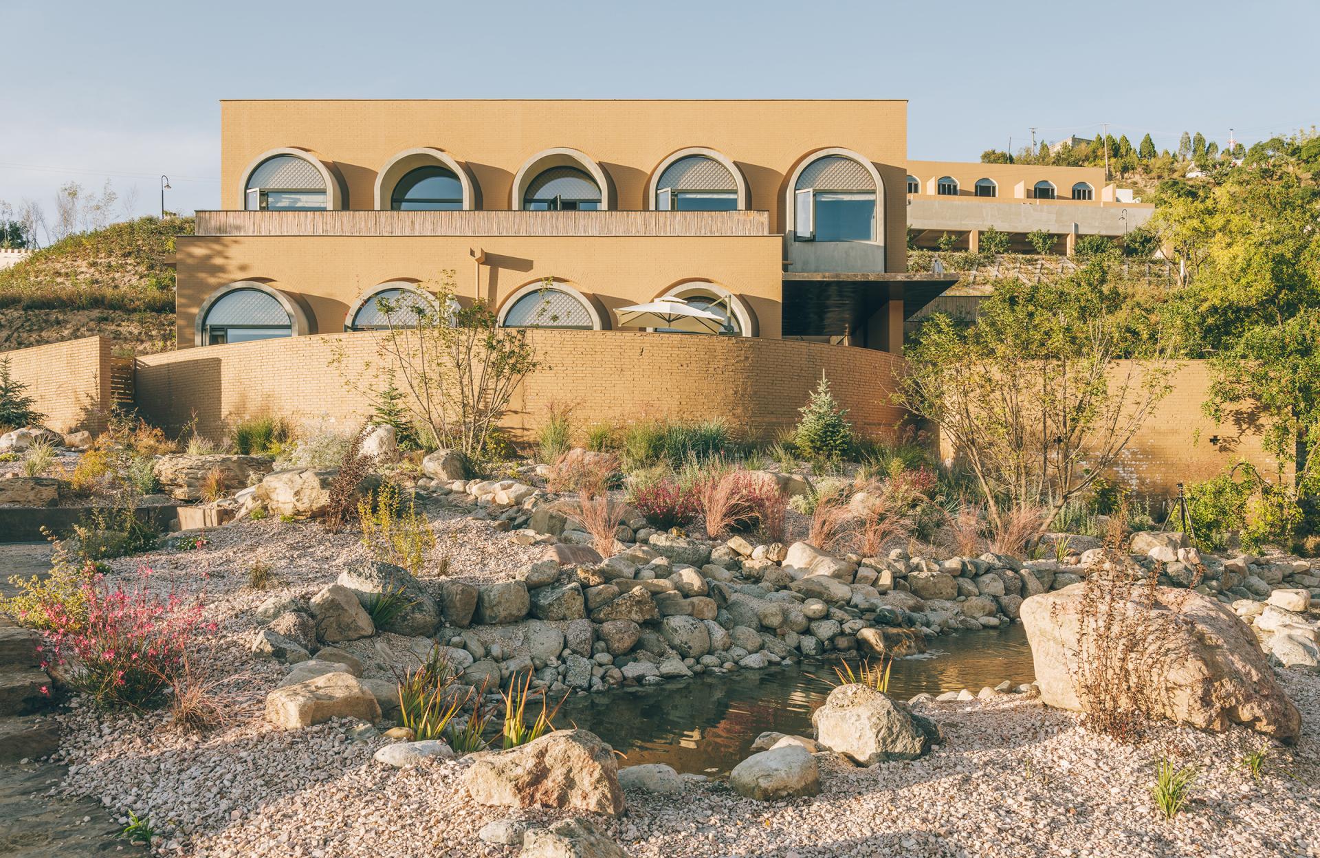 London Design Awards Winner - Blooming Sanctuary, A Rustic Getaway