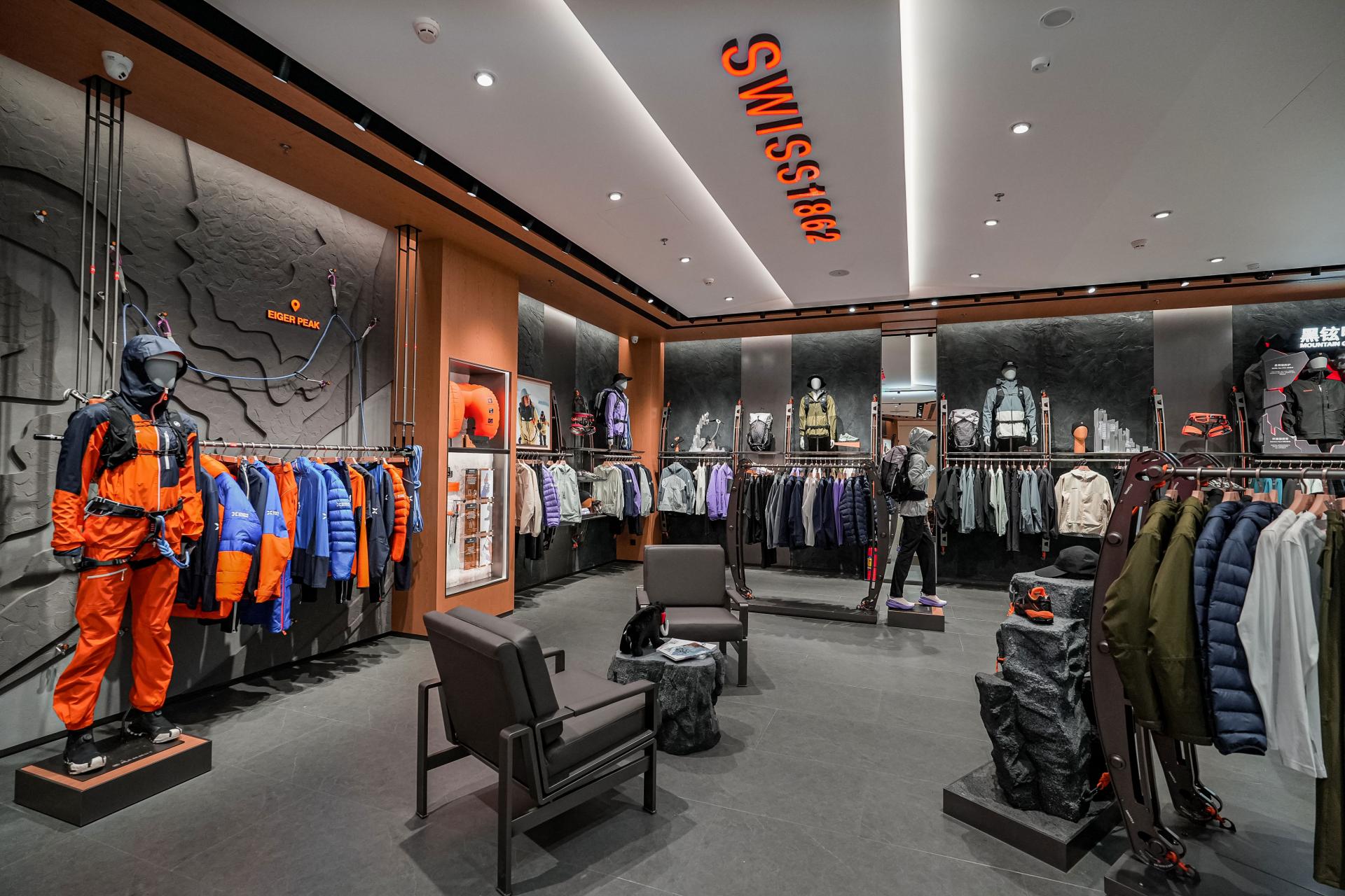 London Design Awards Winner - Mammut V5 Skyline Store