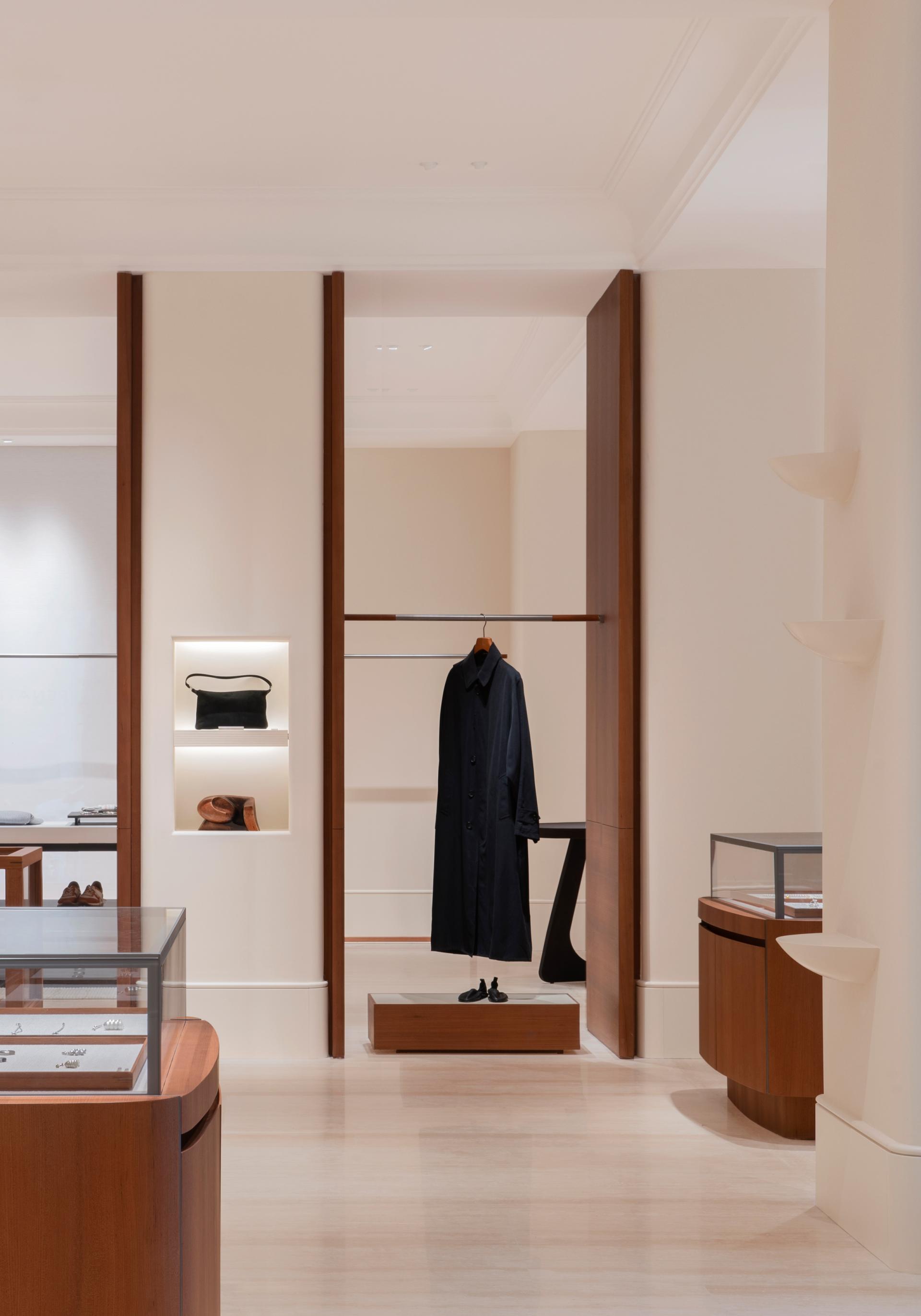 London Design Awards Winner - RENATHING Clothing Store