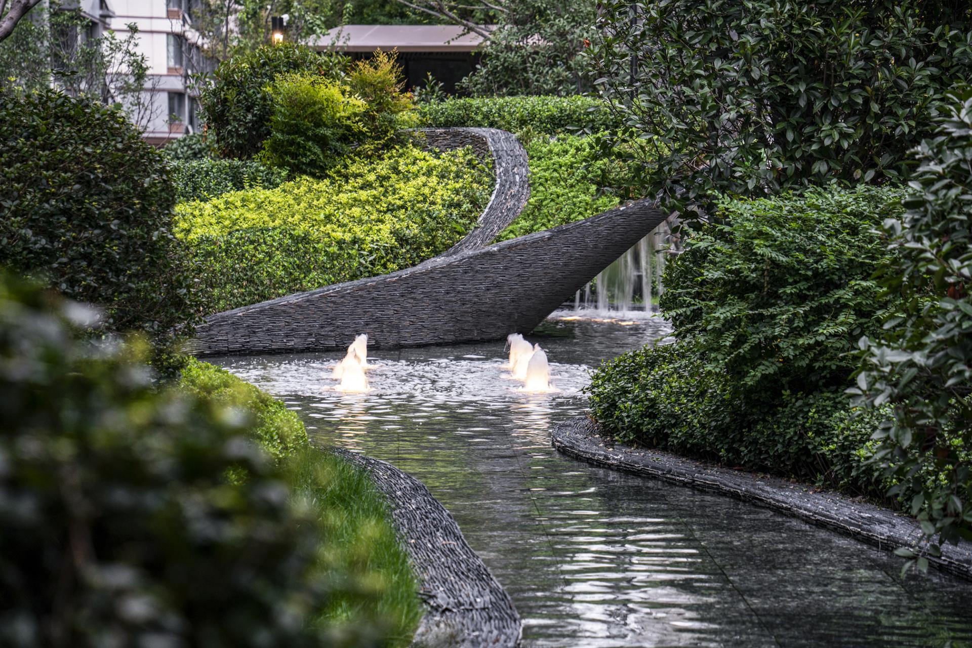 London Design Awards Winner - SPARKLING CITY