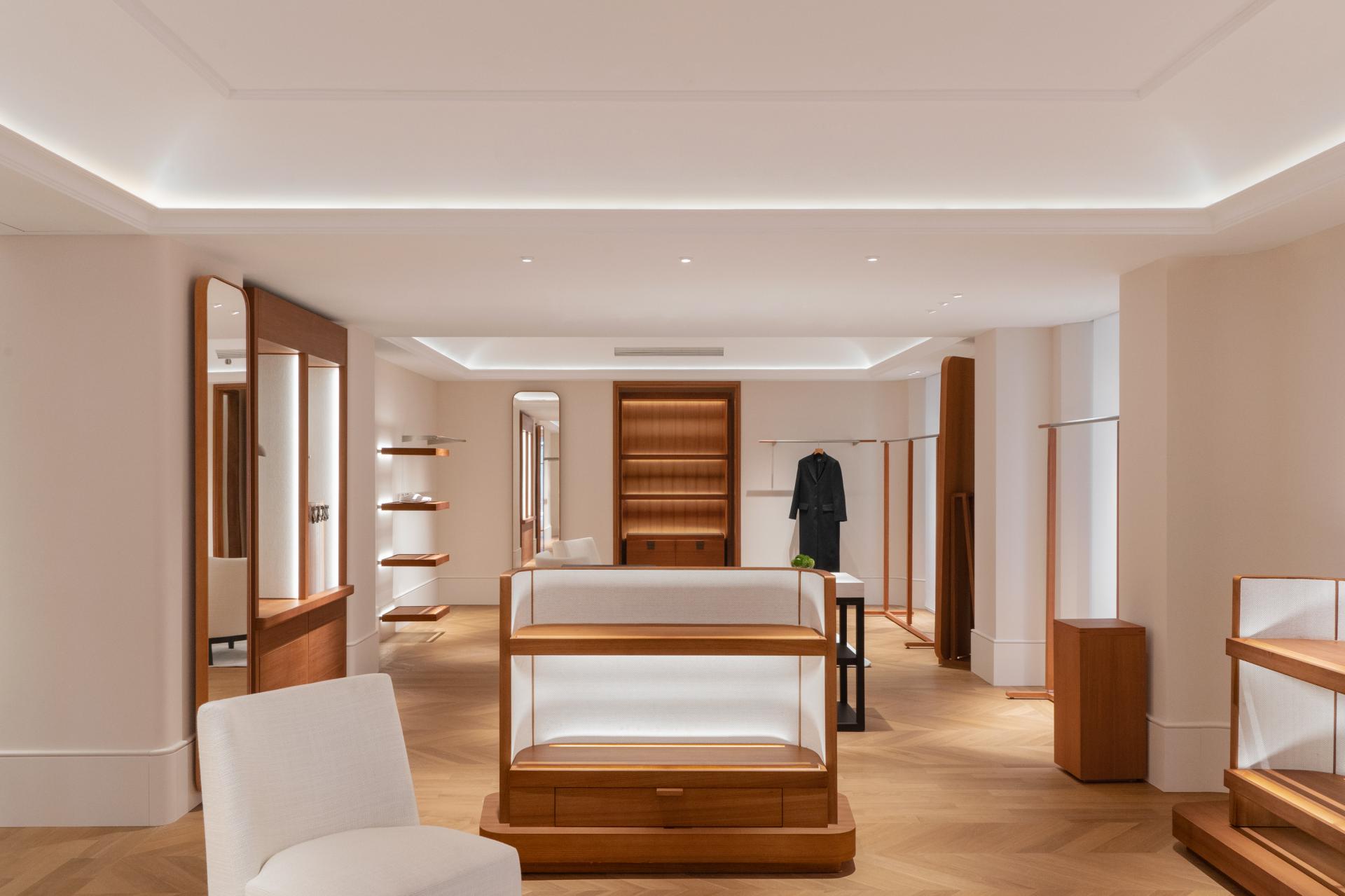 London Design Awards Winner - RENATHING Clothing Store