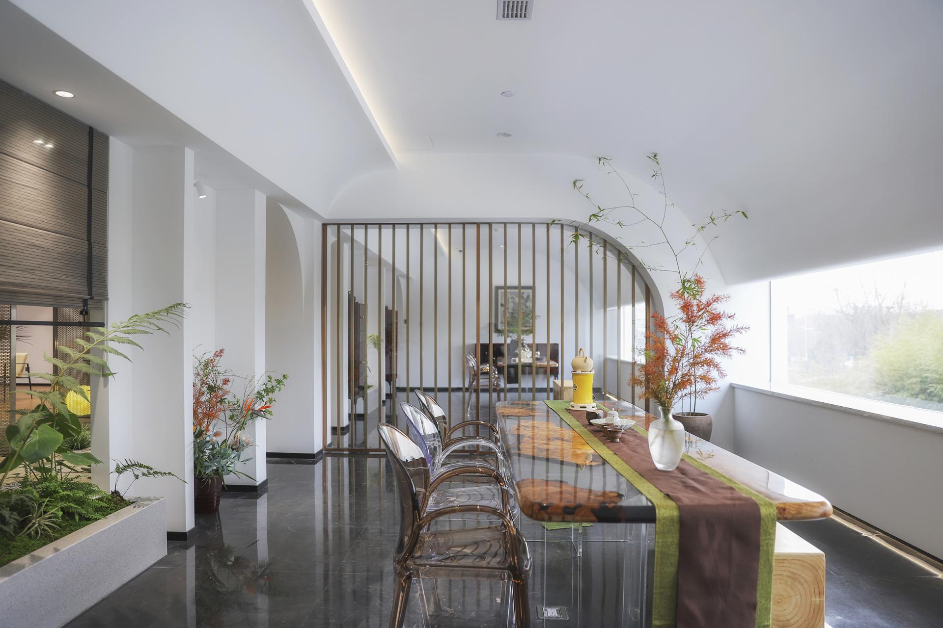 London Design Awards Winner - Beijing Jingbaohang BMW 4S Showroom
