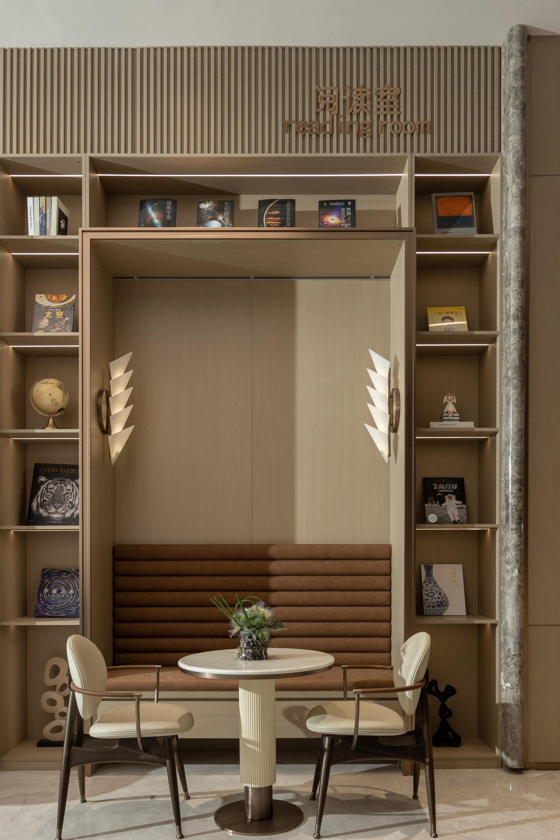 London Design Awards Winner - Second ye · Ruyi Guan Cheng