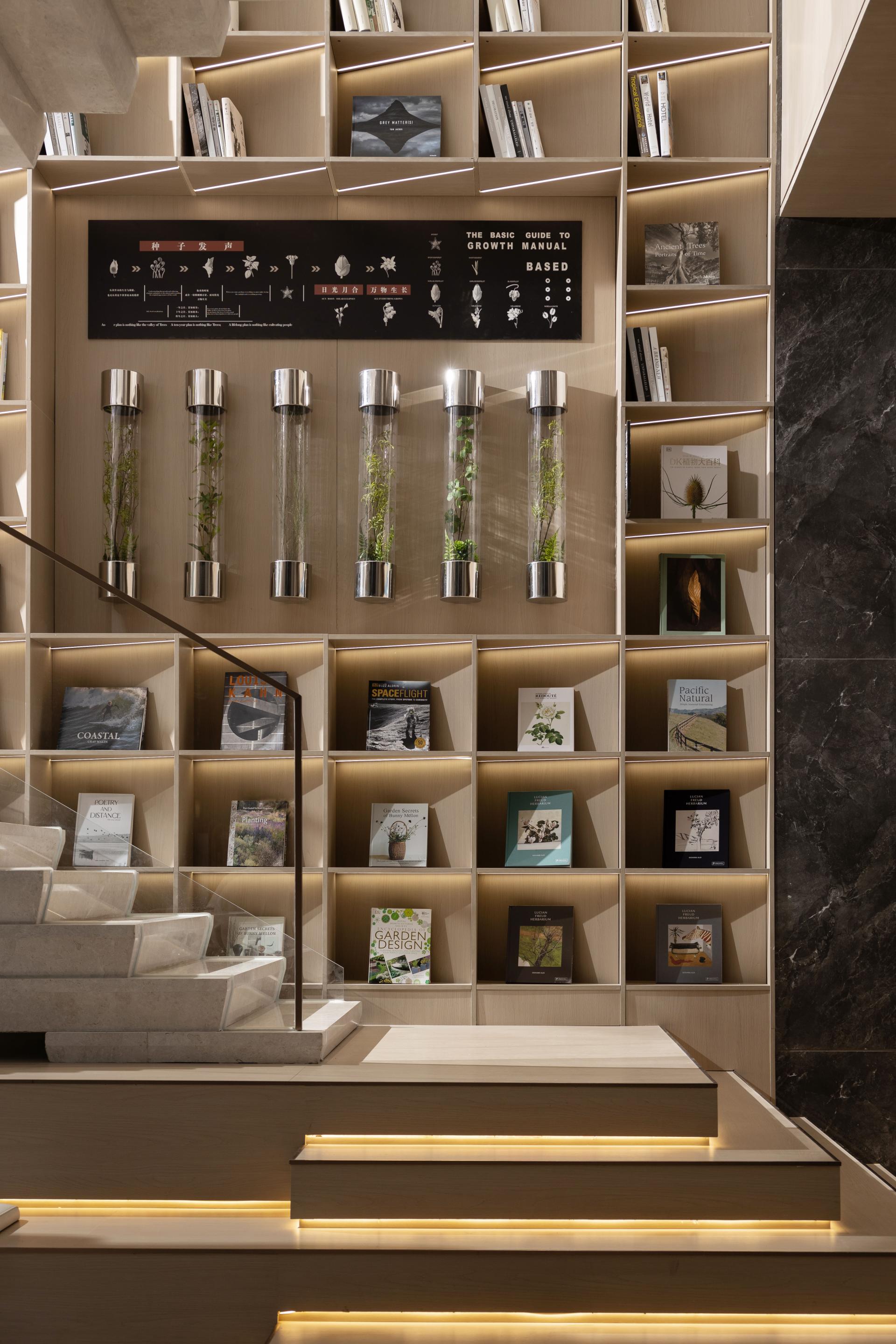 London Design Awards Winner - Second ye · Ruyi Guan Cheng