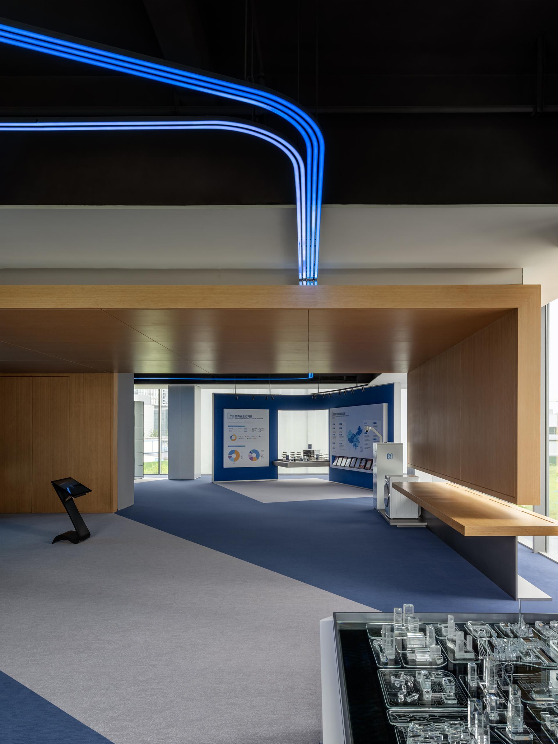 London Design Awards Winner - Hyperchain HQ Lobby & Showroom