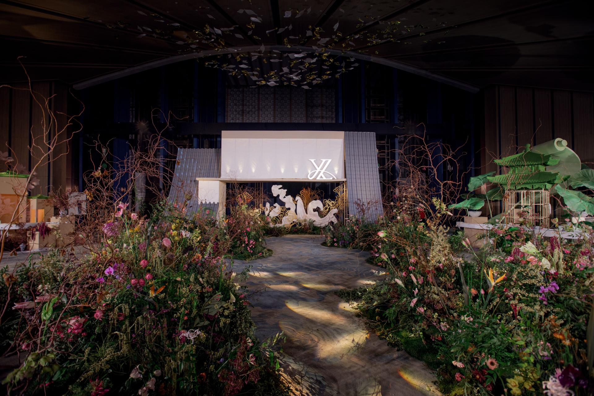 London Design Awards Winner - Floating Radiance