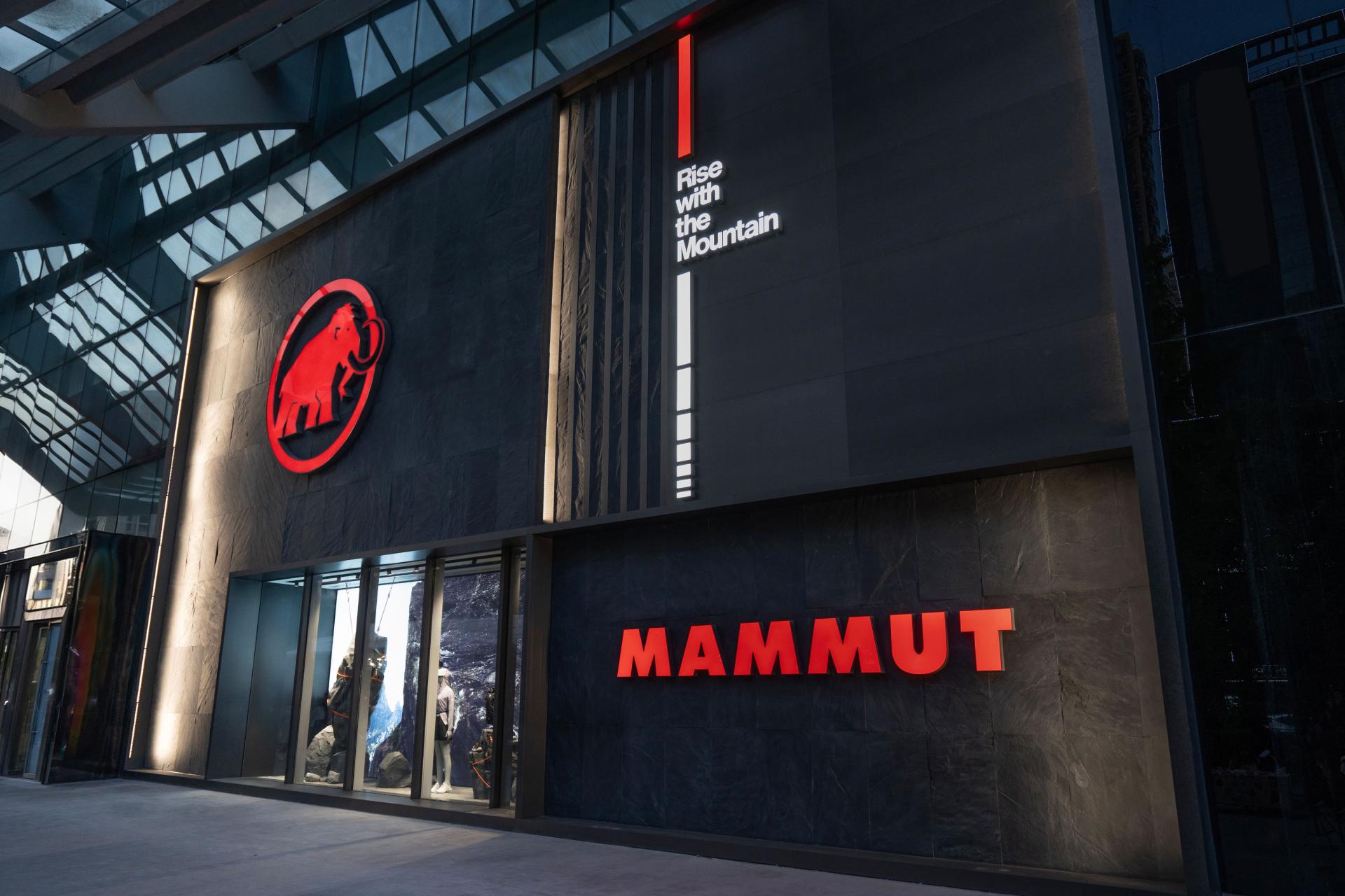 London Design Awards Winner - Mammut V5 Skyline Store