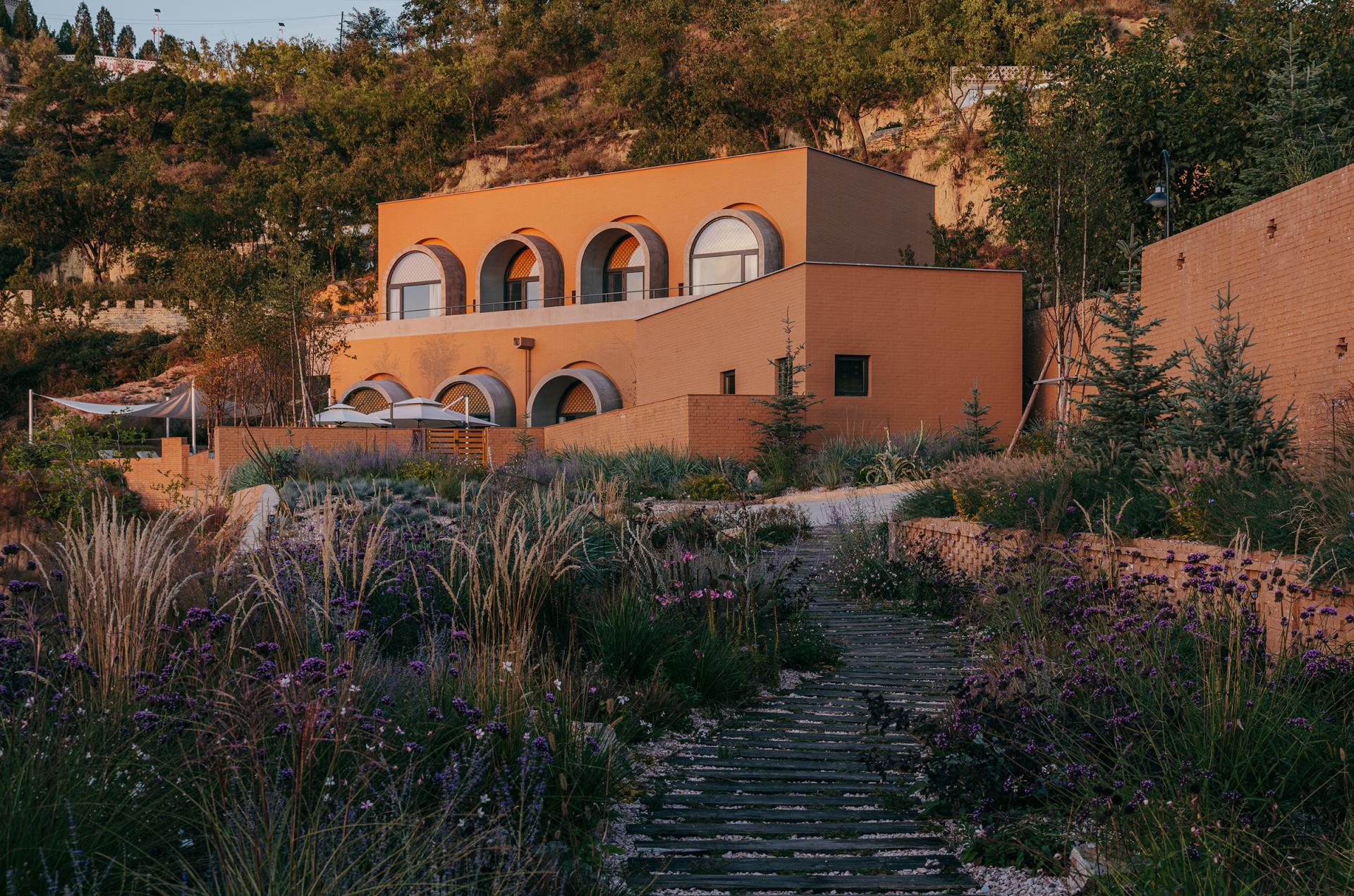 London Design Awards Winner - Blooming Sanctuary, A Rustic Getaway