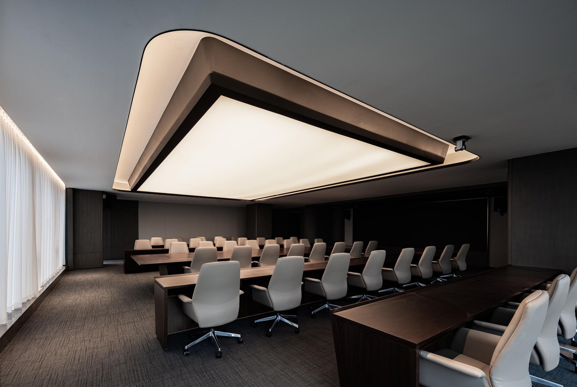London Design Awards Winner - J-ERAY Group Headquarters Office Space