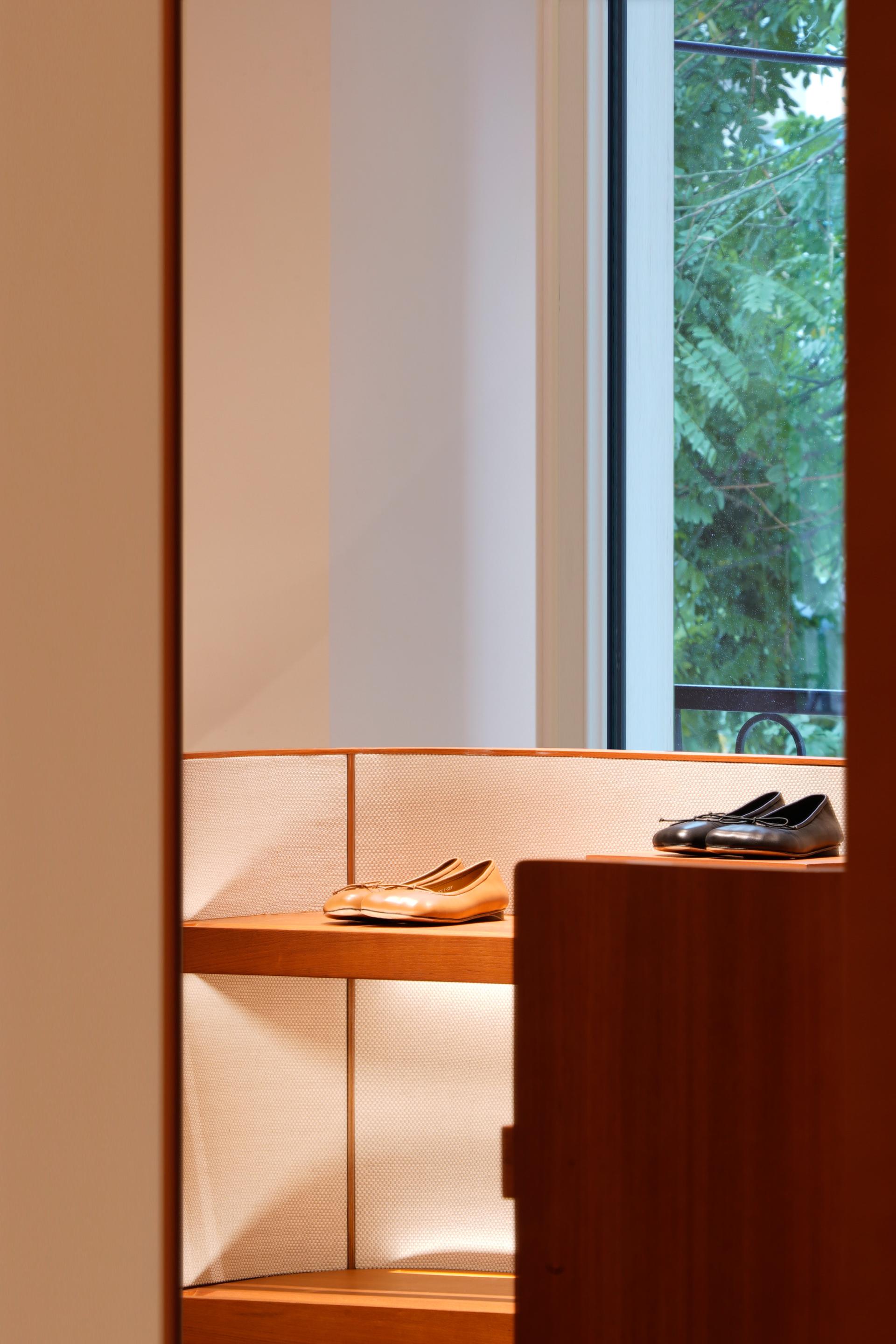 London Design Awards Winner - RENATHING Clothing Store