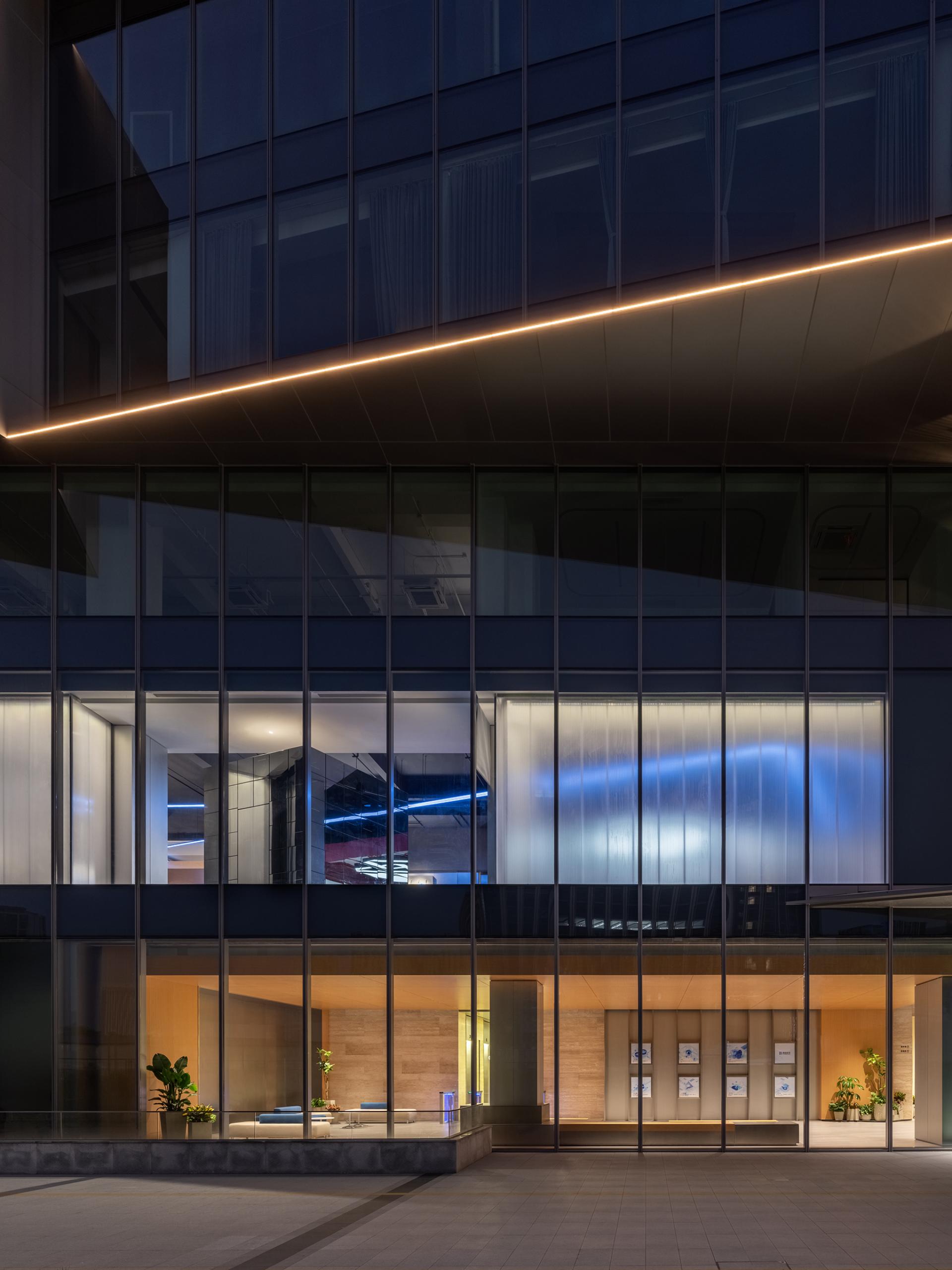 London Design Awards Winner - Hyperchain HQ Lobby & Showroom