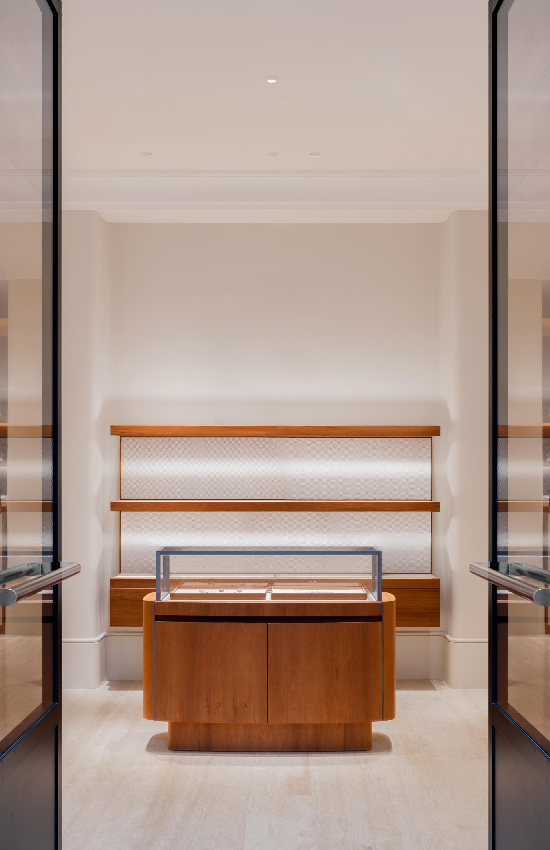London Design Awards Winner - RENATHING Clothing Store