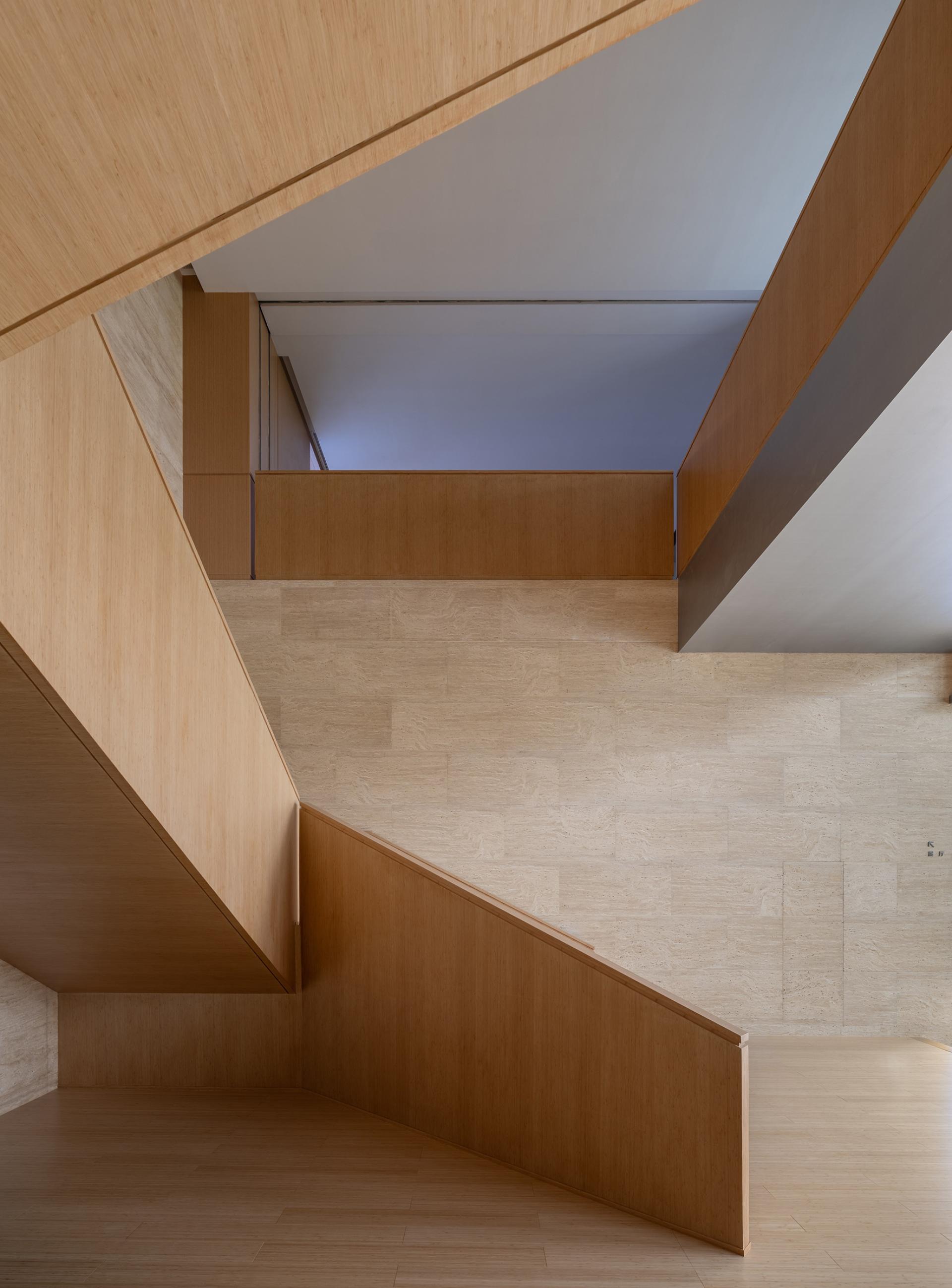 London Design Awards Winner - Hyperchain HQ Lobby & Showroom
