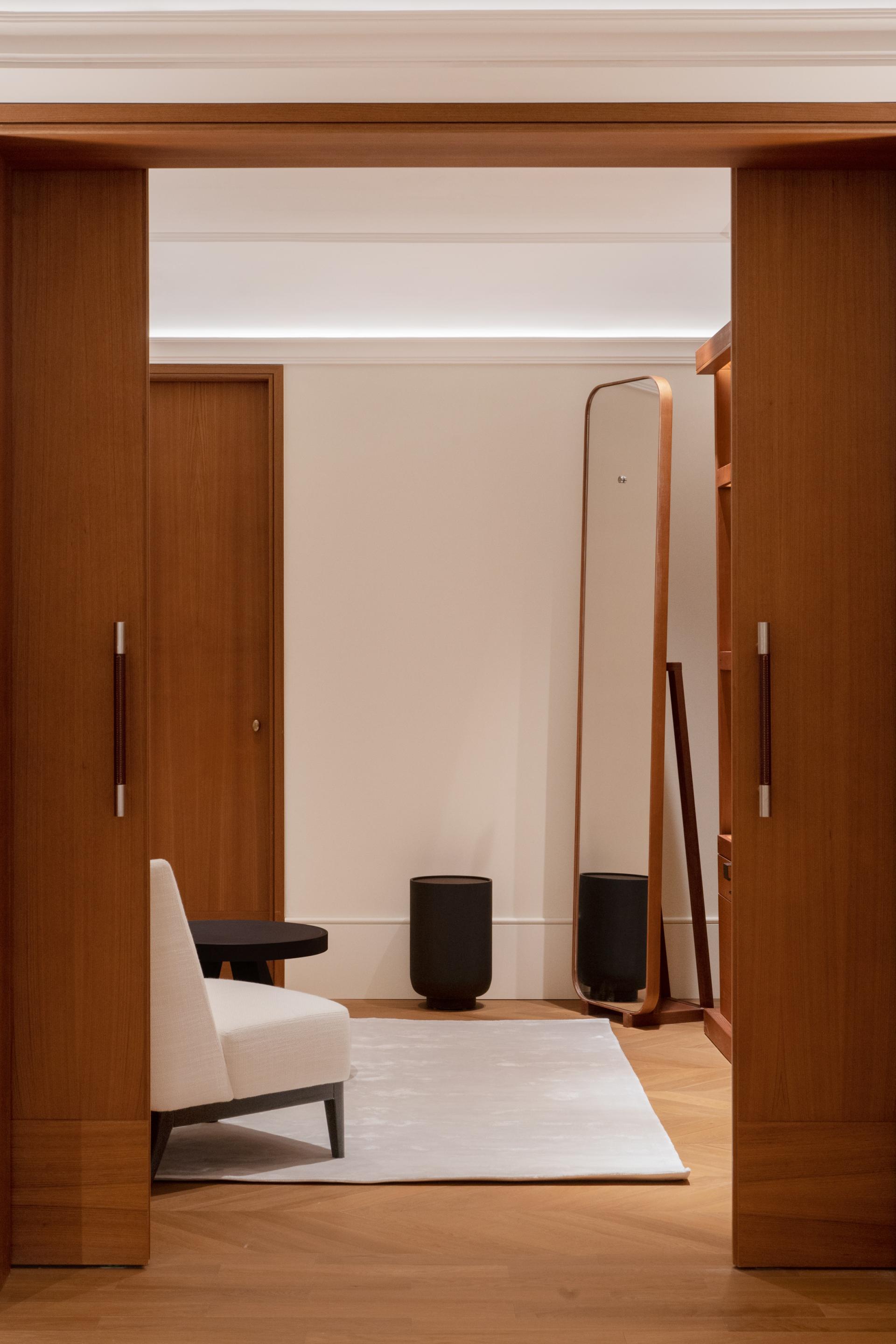 London Design Awards Winner - RENATHING Clothing Store