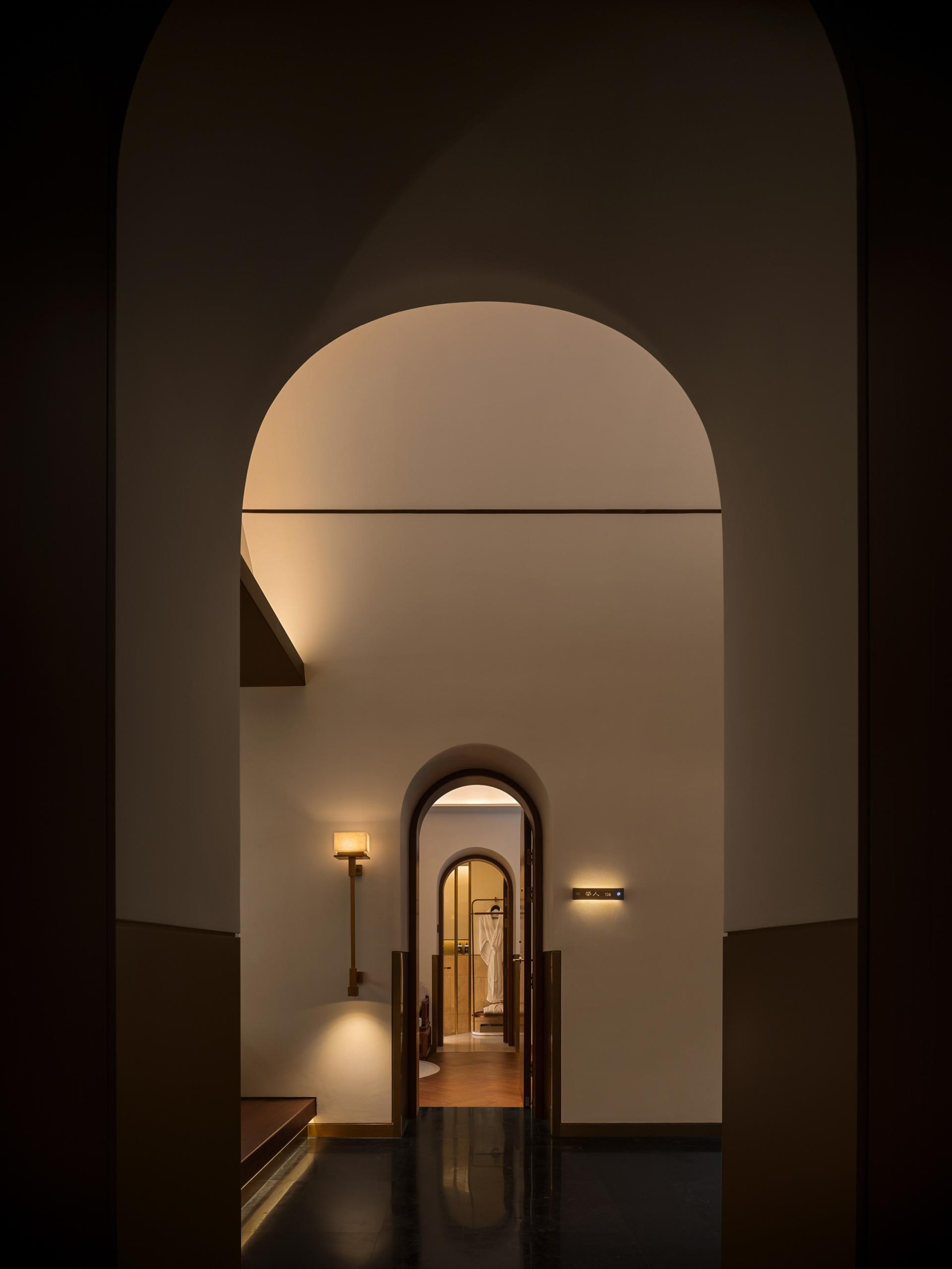London Design Awards Winner - Ancient City Grand Courtyard Secluded Luxury Hotel