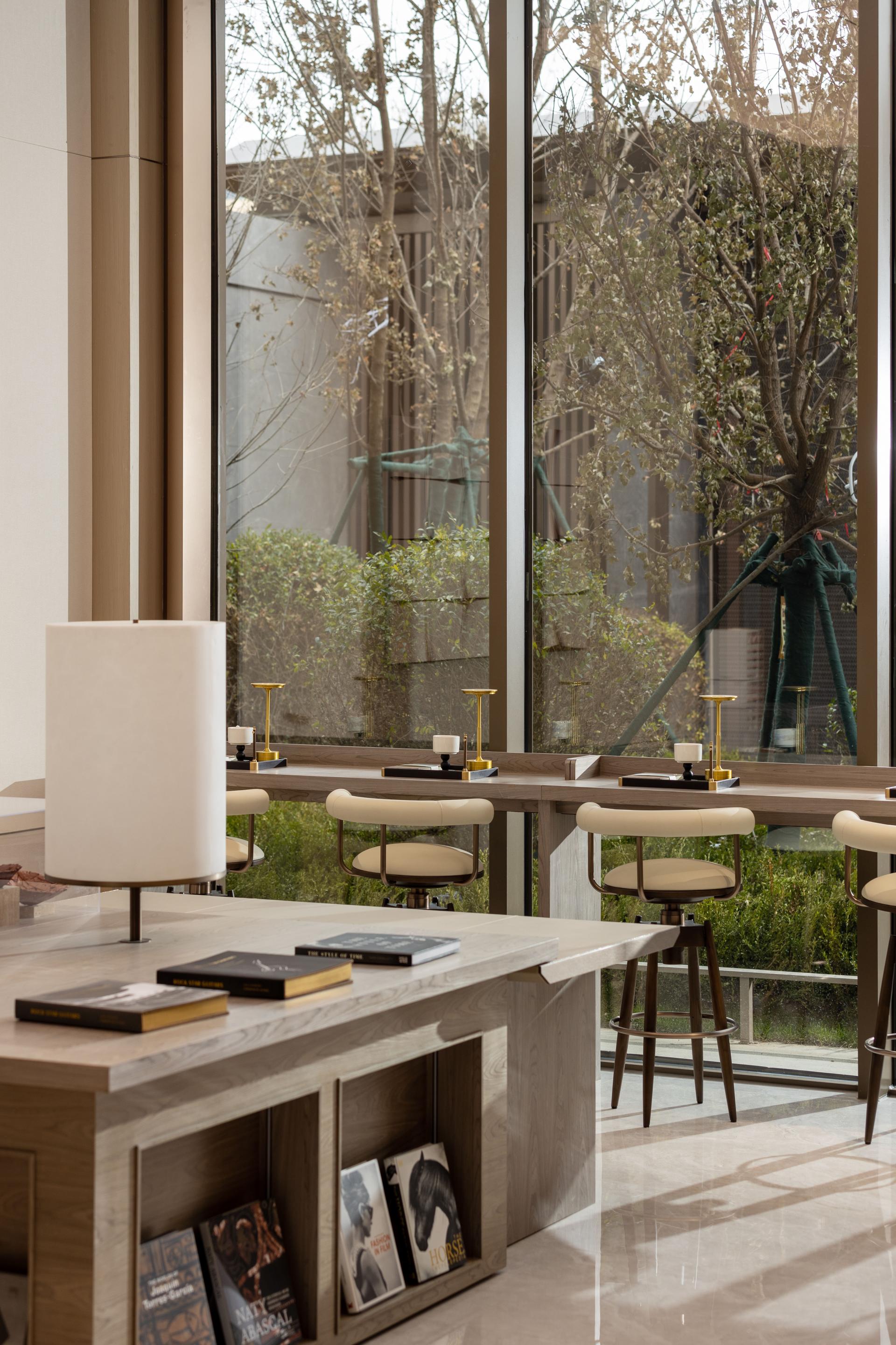 London Design Awards Winner - Second ye · Ruyi Guan Cheng