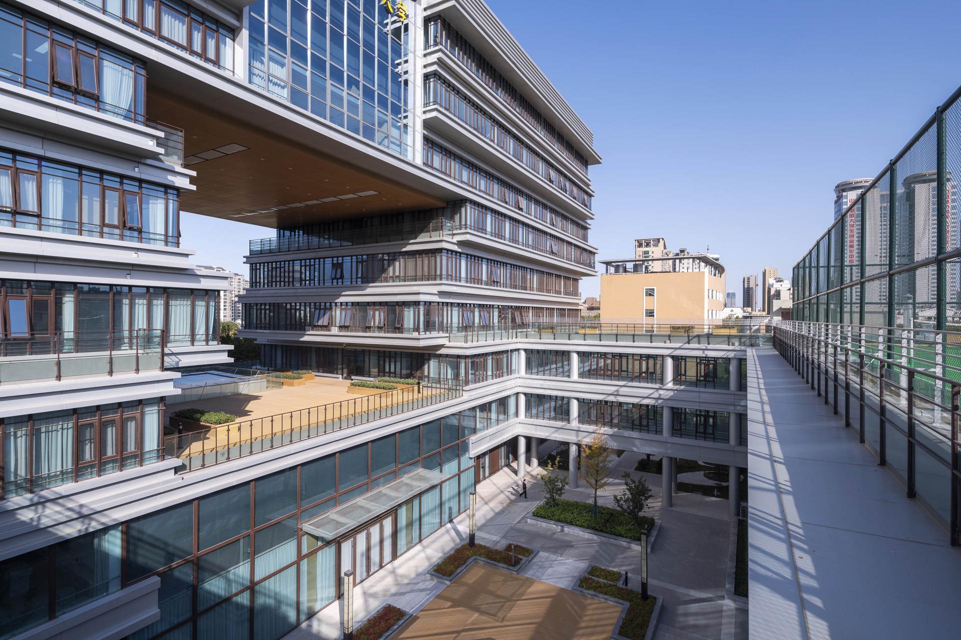 London Design Awards Winner - WEIFANG SENIORS UNIVERSITY