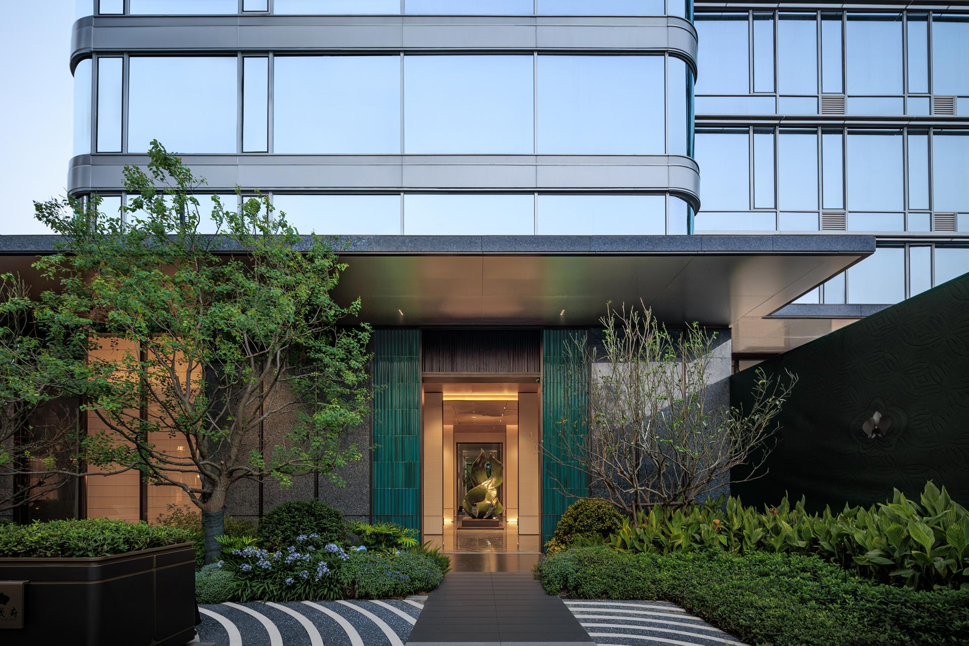 London Design Awards Winner -  XIANG JIANG JINMAO PLACE