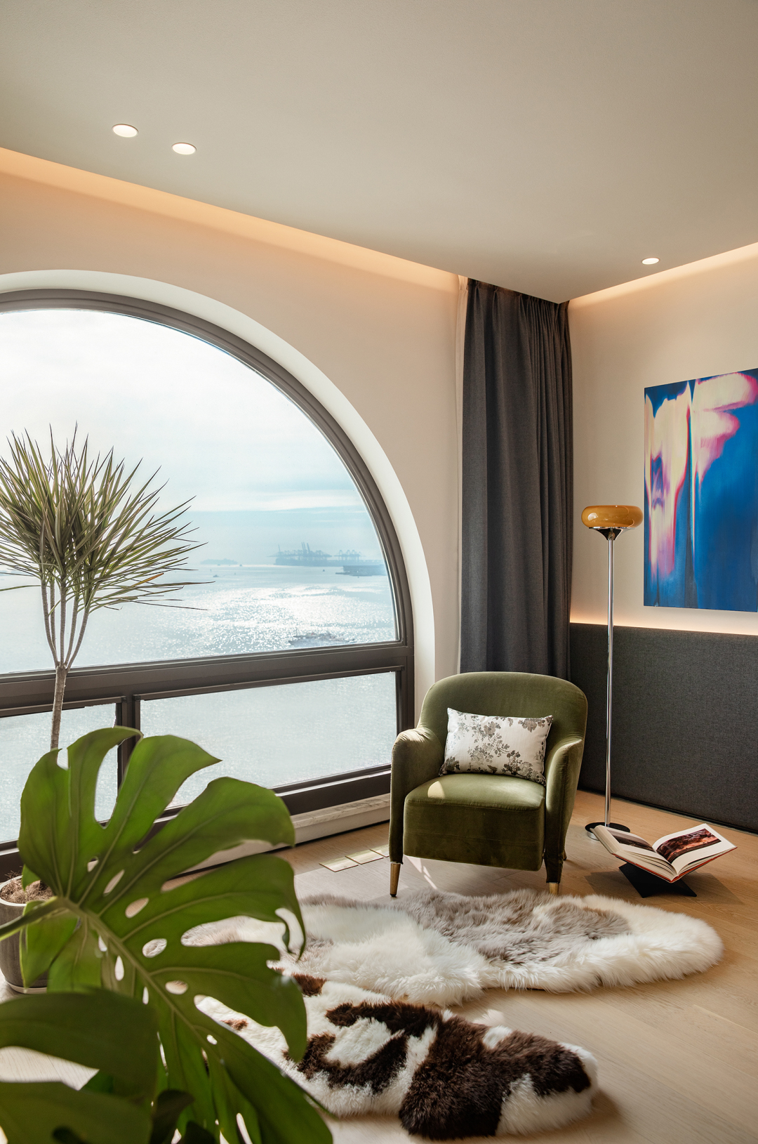 London Design Awards Winner - The 270° Luxury sea view art mansion