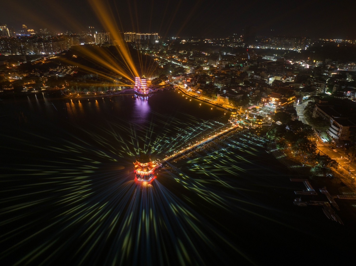 London Design Awards Winner - Light dances on Lotus Pond