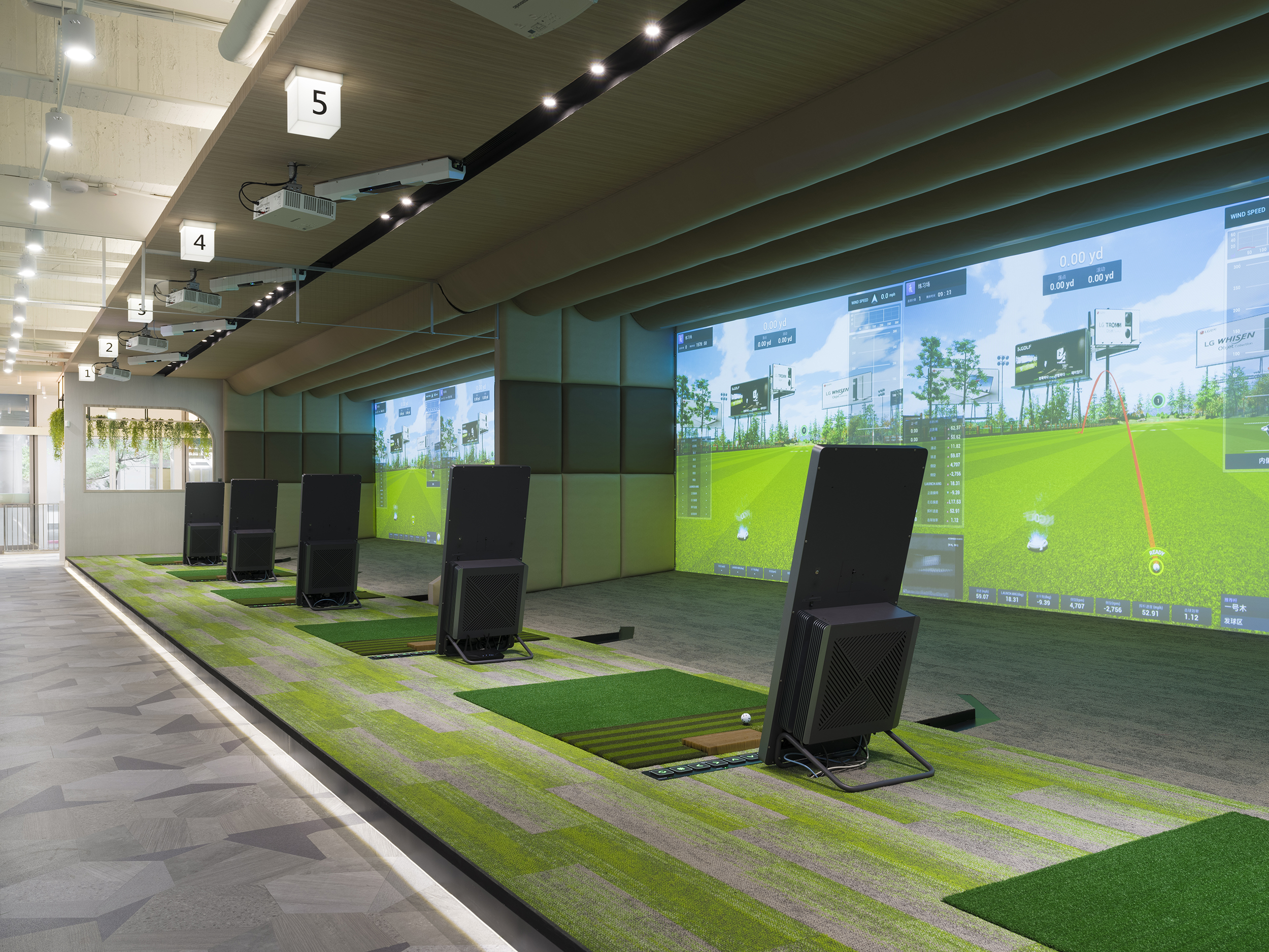 London Design Awards Winner - STEP Indoor Golf