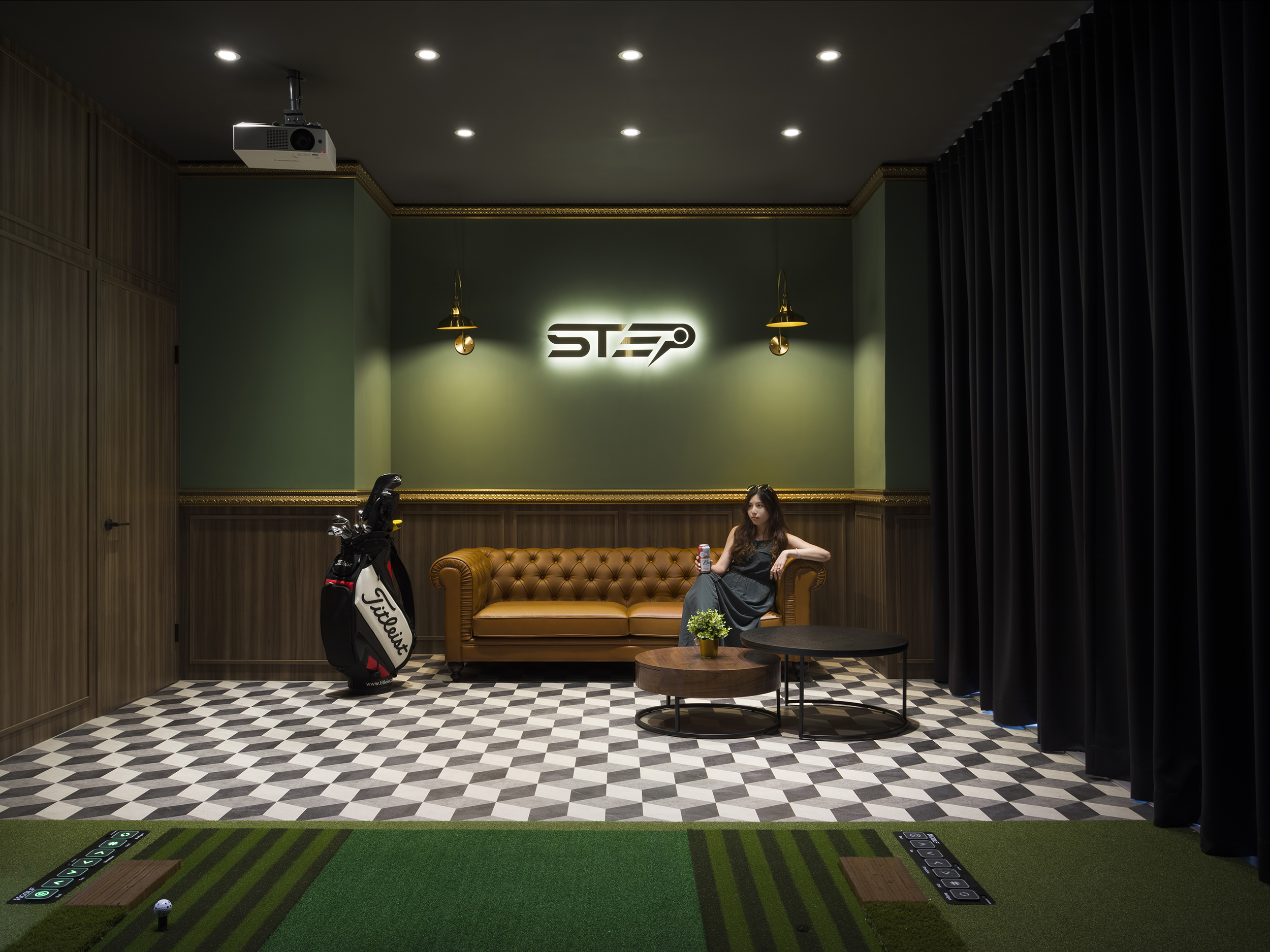 London Design Awards Winner - STEP Indoor Golf