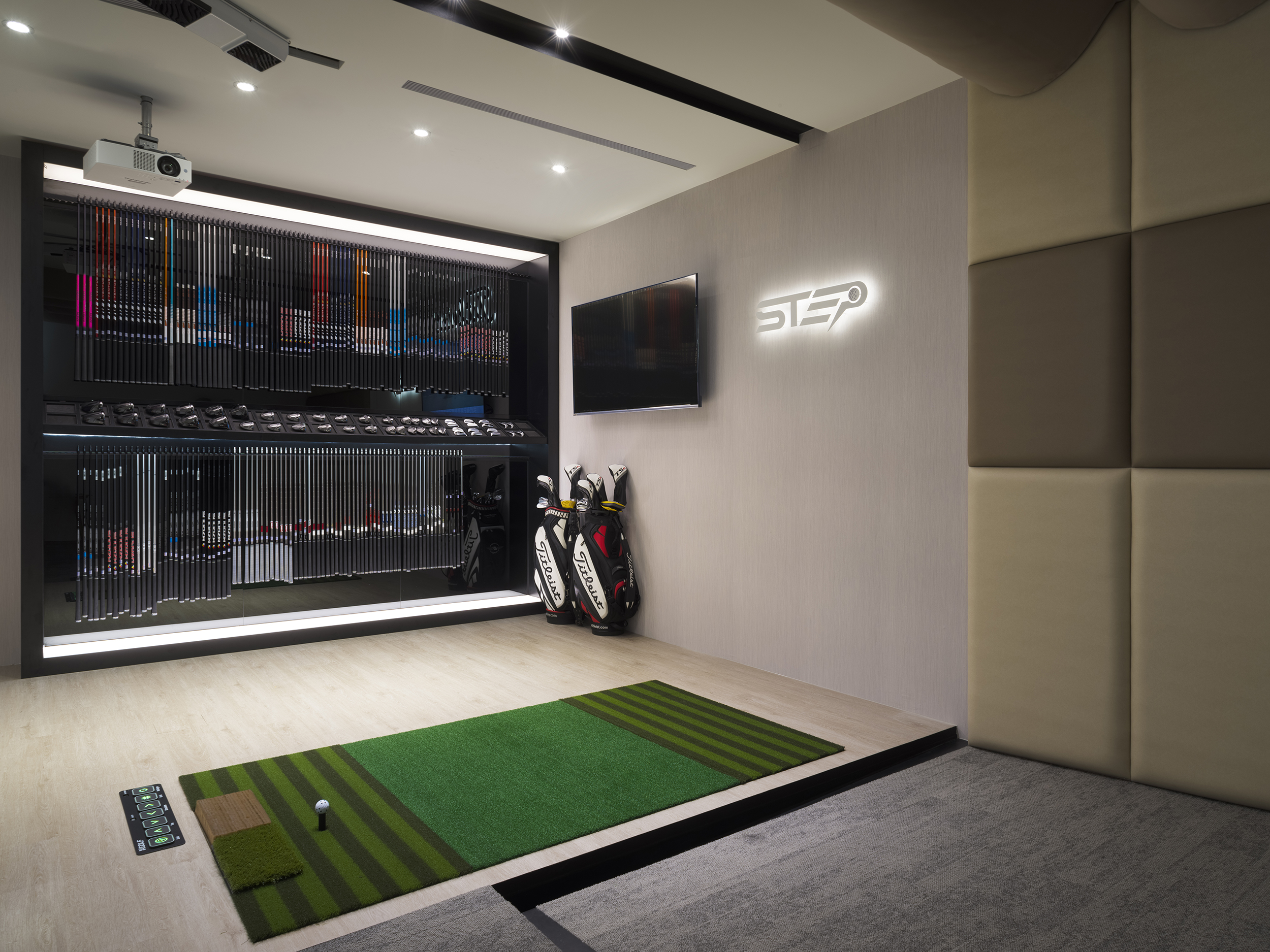 London Design Awards Winner - STEP Indoor Golf