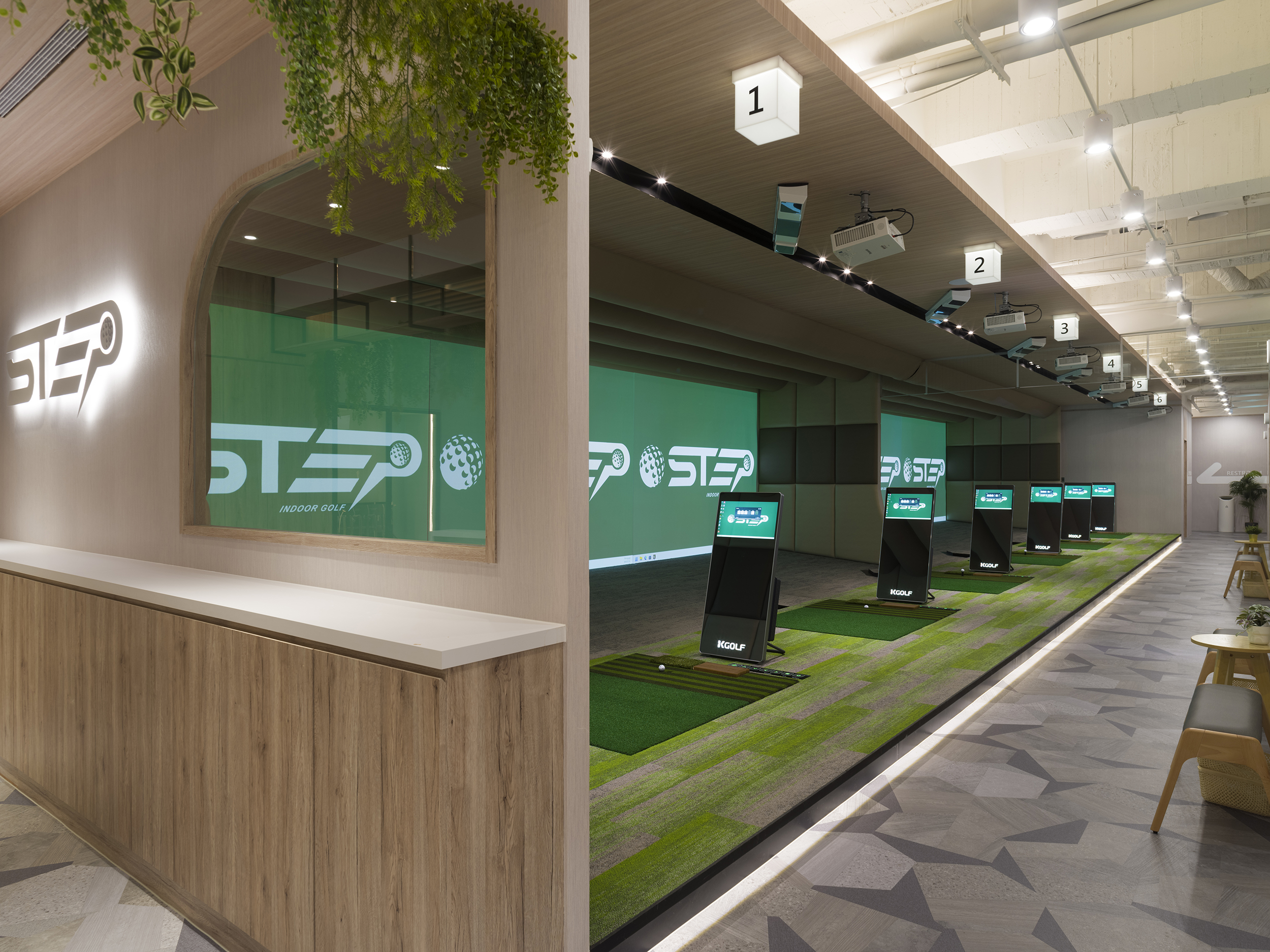 London Design Awards Winner - STEP Indoor Golf