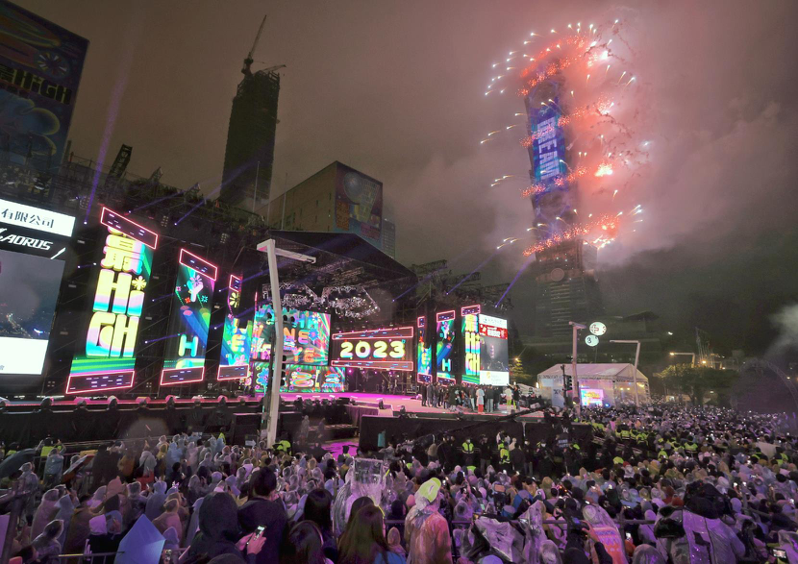 London Design Awards Winner - 2022-23 Taipei 101 multi-media firework show