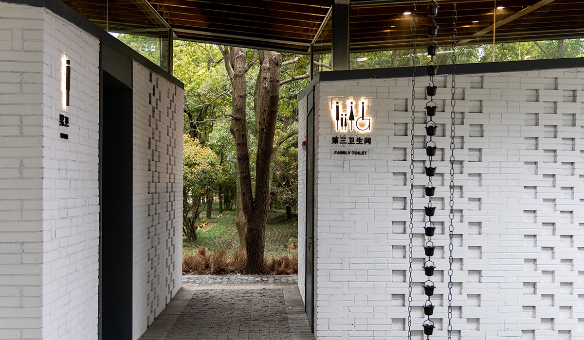 London Design Awards Winner - Zhuanghang Rural Park Restroom