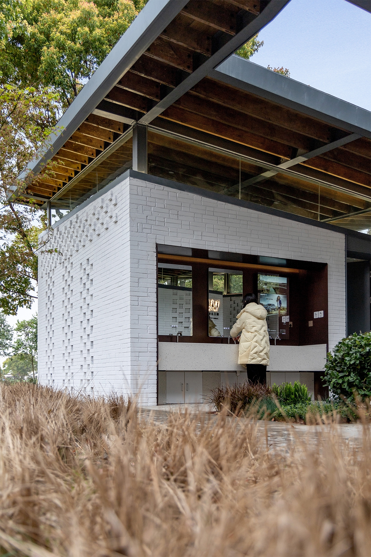 London Design Awards Winner - Zhuanghang Rural Park Restroom