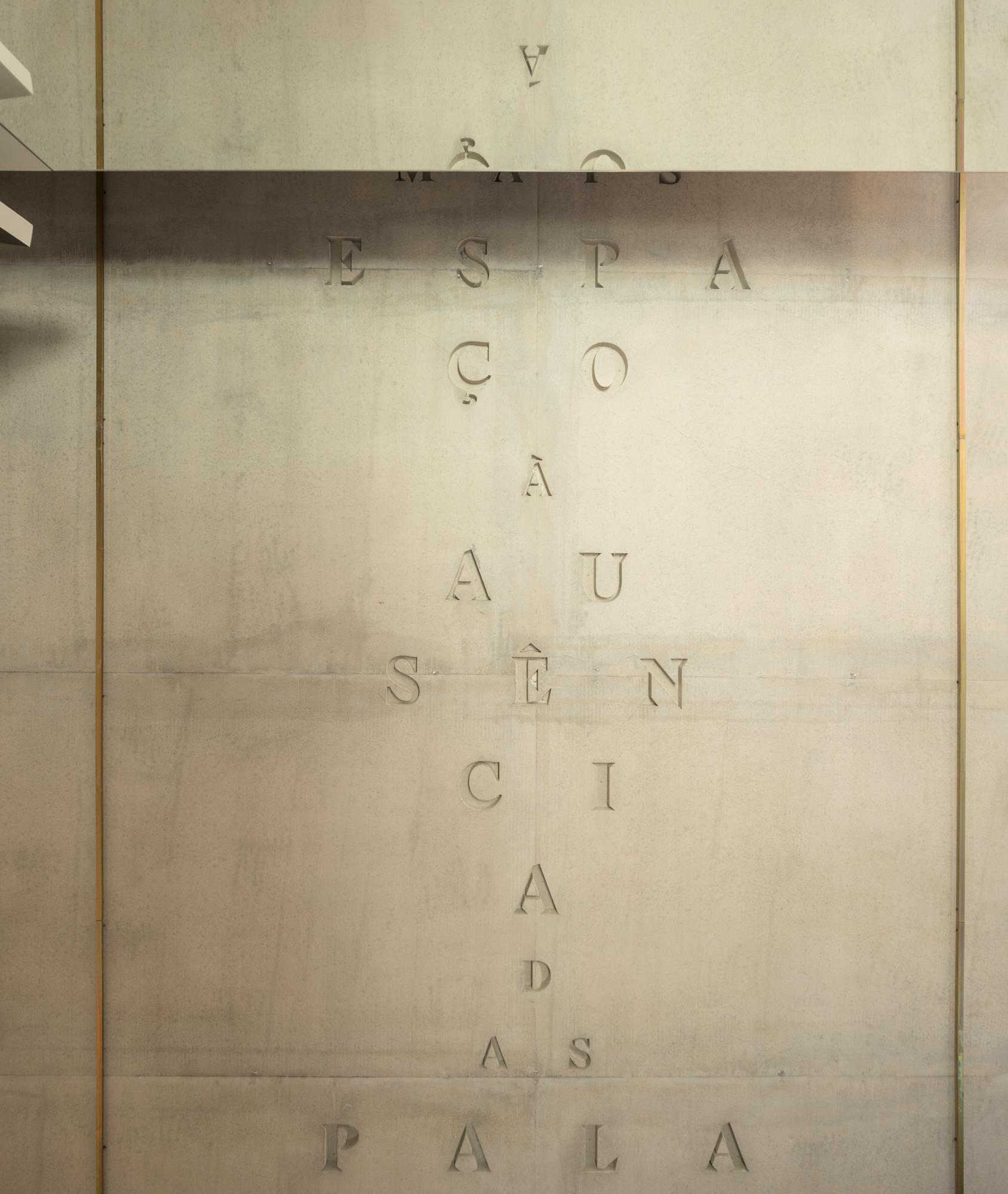 London Design Awards Winner - Typography on building – Tipografia do Conto 