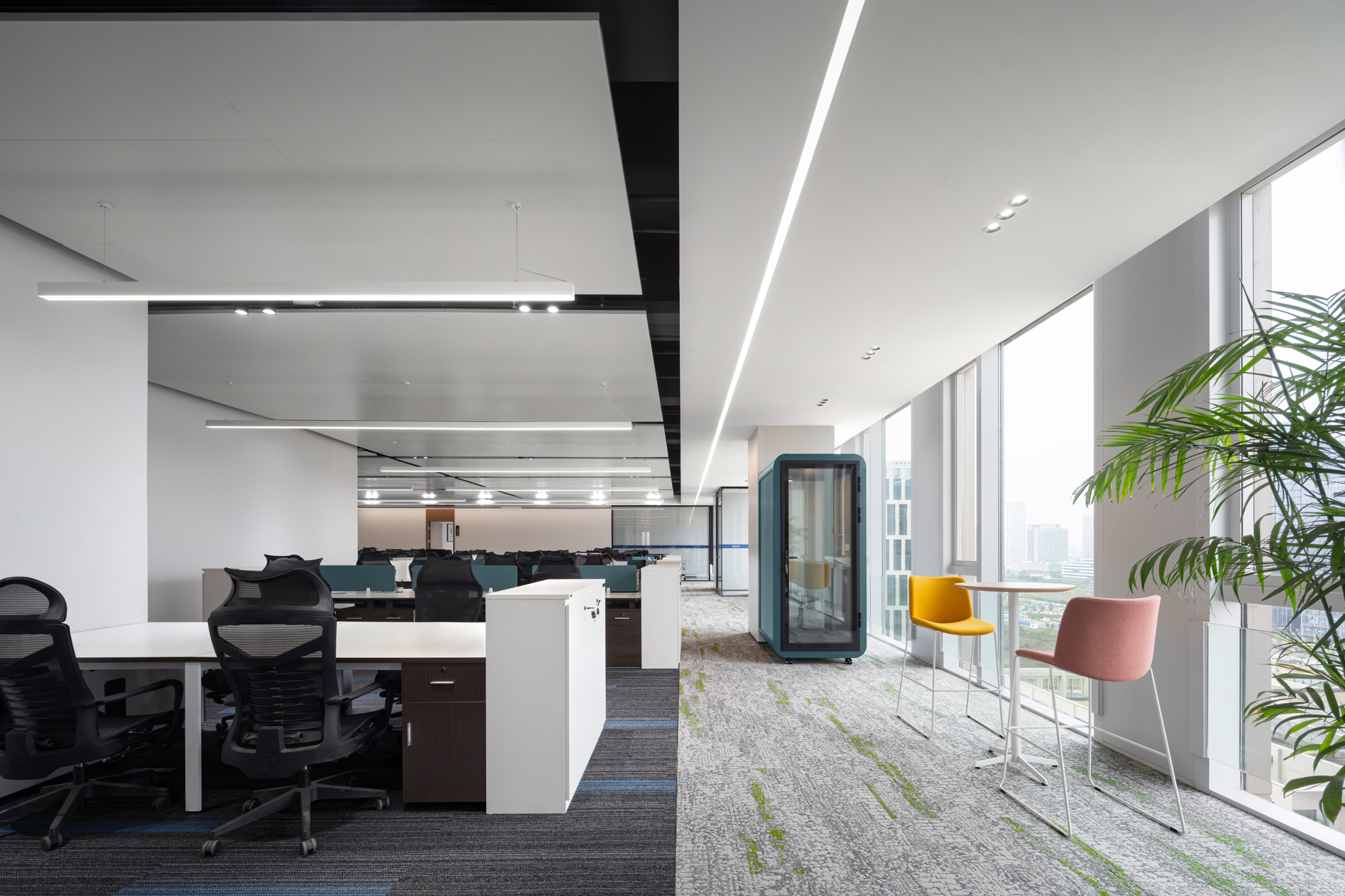 London Design Awards Winner - R&D Office Building of Glory Road