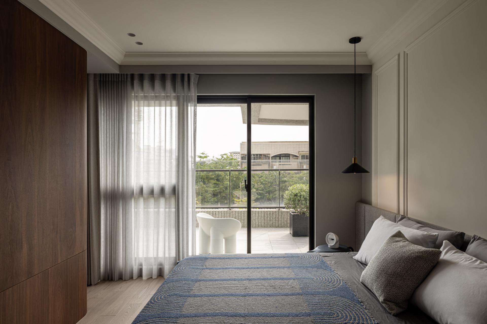 London Design Awards Winner - A combination of modern and classical styles